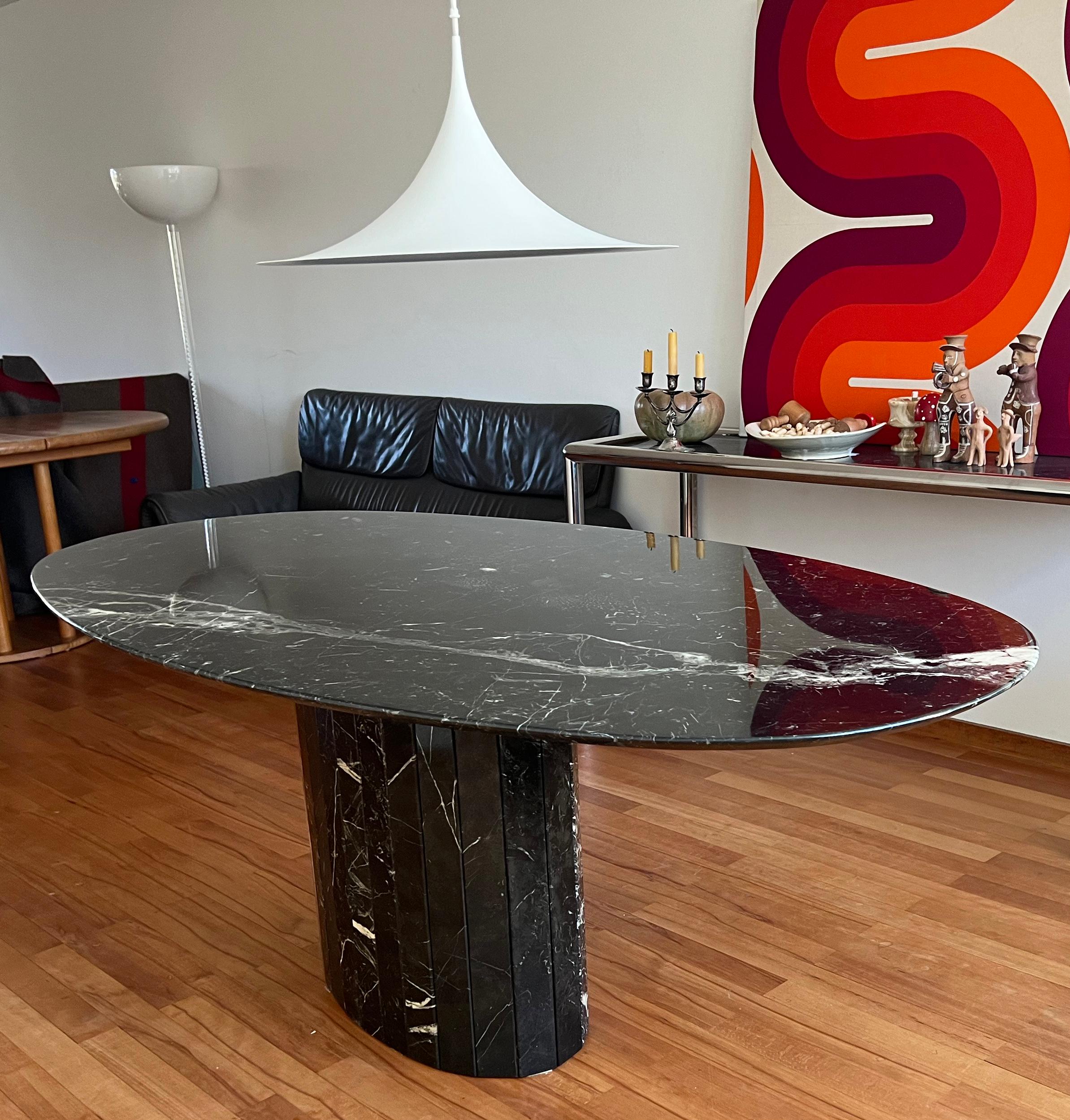 Postmodern Black and White Italian Solid Marble Oval Dining Table, Italy, 1970s 2