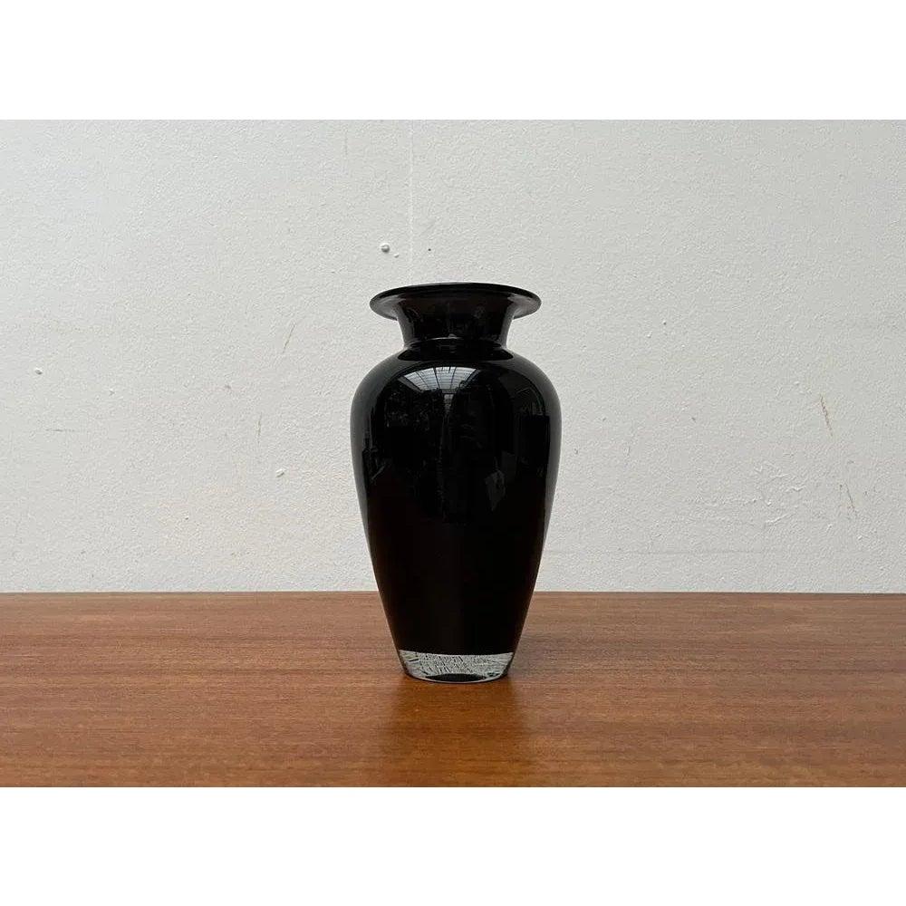 Tedesco Vaso postmoderno in vetro artistico nero di Hans Jürgen Richartz, anni '80 in vendita