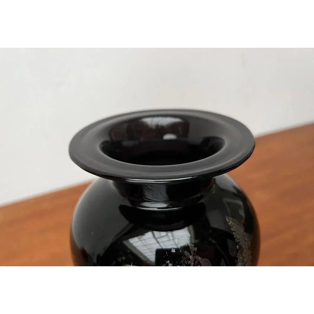 Vaso postmoderno in vetro artistico nero di Hans Jürgen Richartz, anni '80 In condizioni ottime in vendita a Hamburg, DE