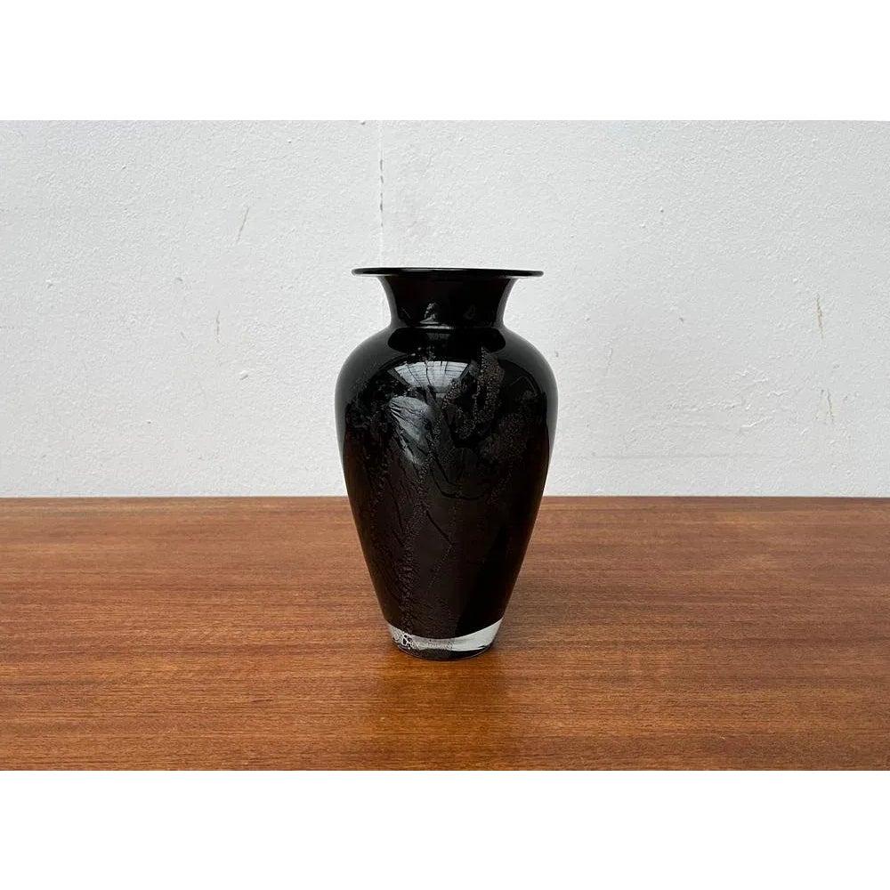Vetro Vaso postmoderno in vetro artistico nero di Hans Jürgen Richartz, anni '80 in vendita