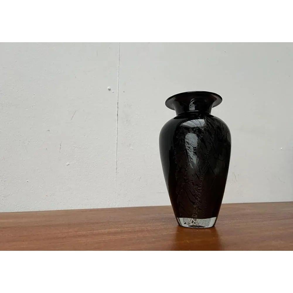 Vaso postmoderno in vetro artistico nero di Hans Jürgen Richartz, anni '80 in vendita 2