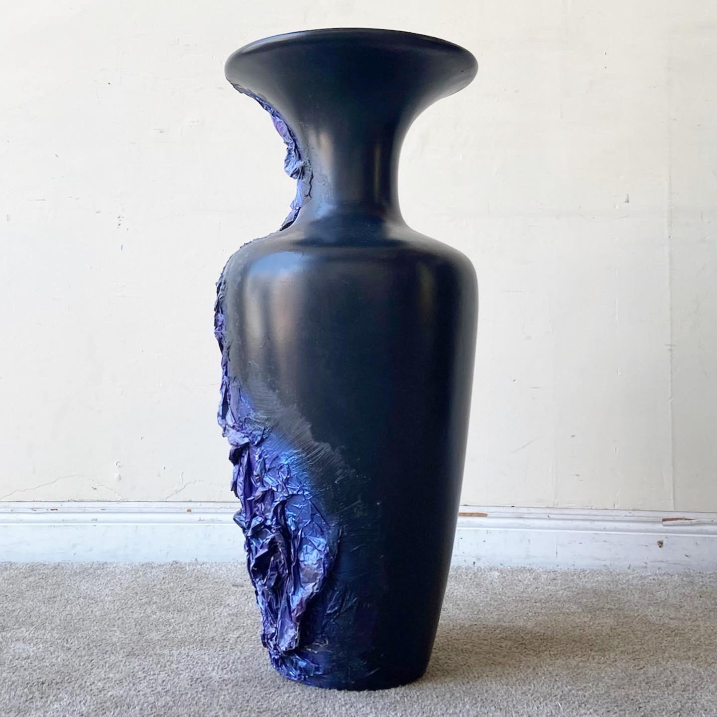 Fin du 20e siècle Vase postmoderne en papier mâché noir, bleu et violet en vente