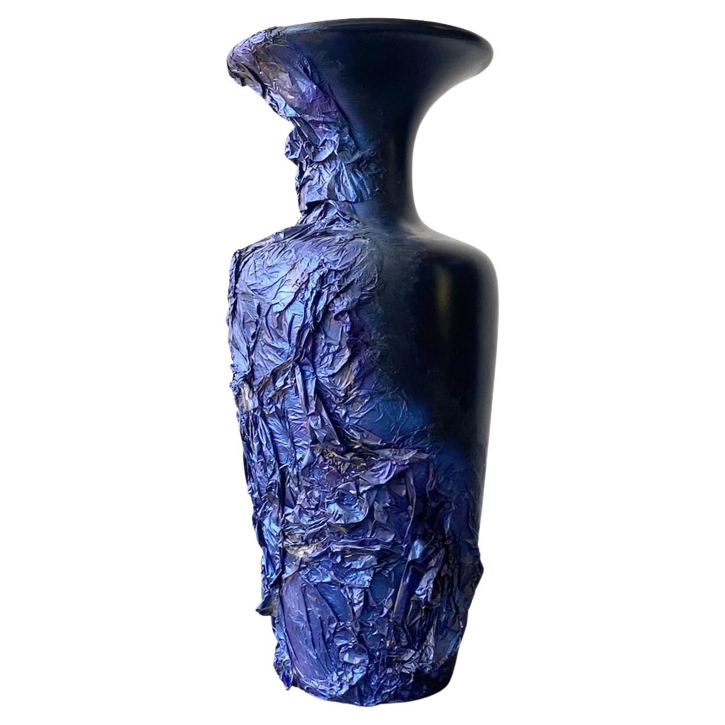 Vase postmoderne en papier mâché noir, bleu et violet