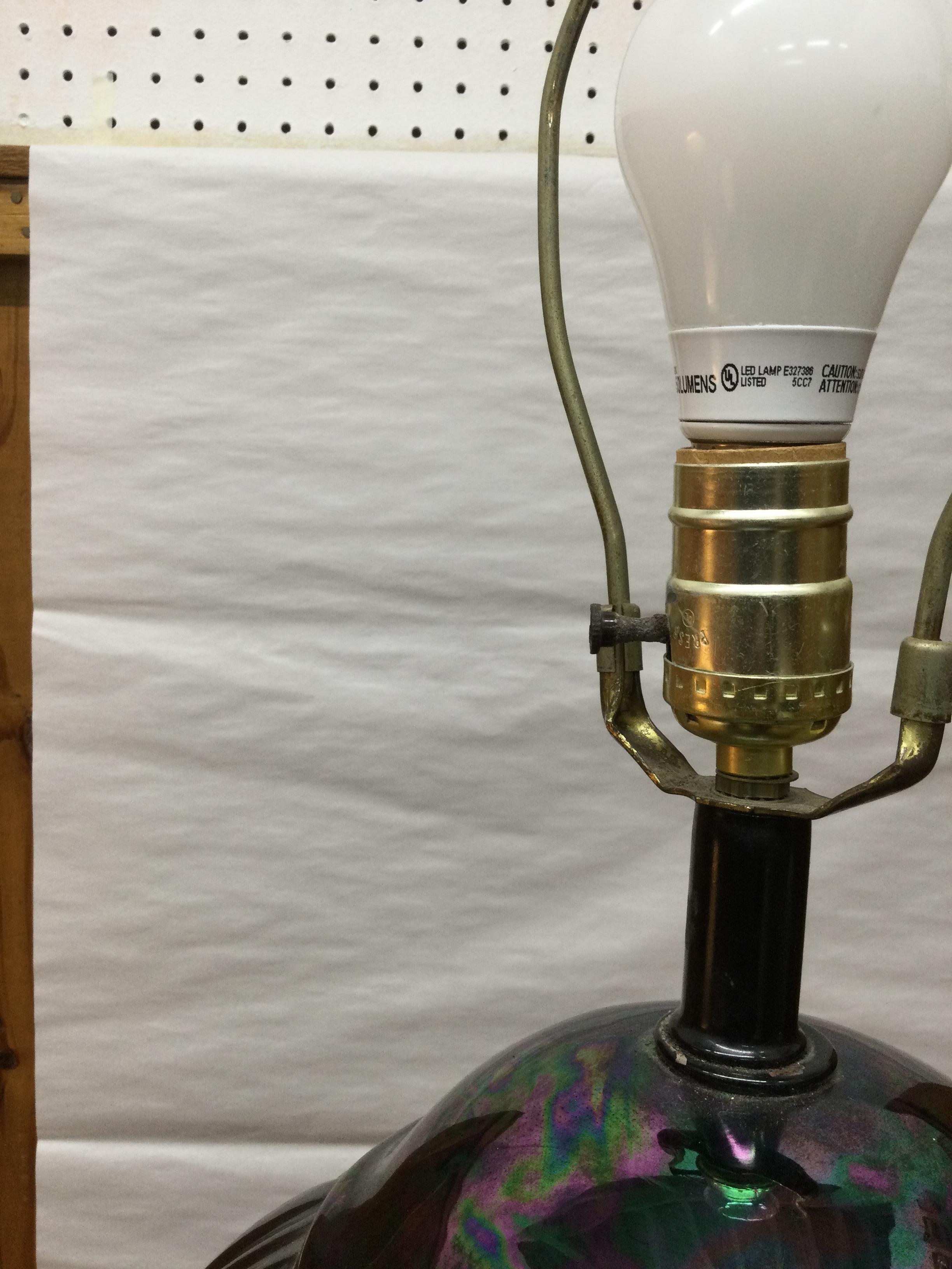 Lampada da tavolo postmoderna in ceramica nera con finitura iridescente e paralume Coolie in vendita 9