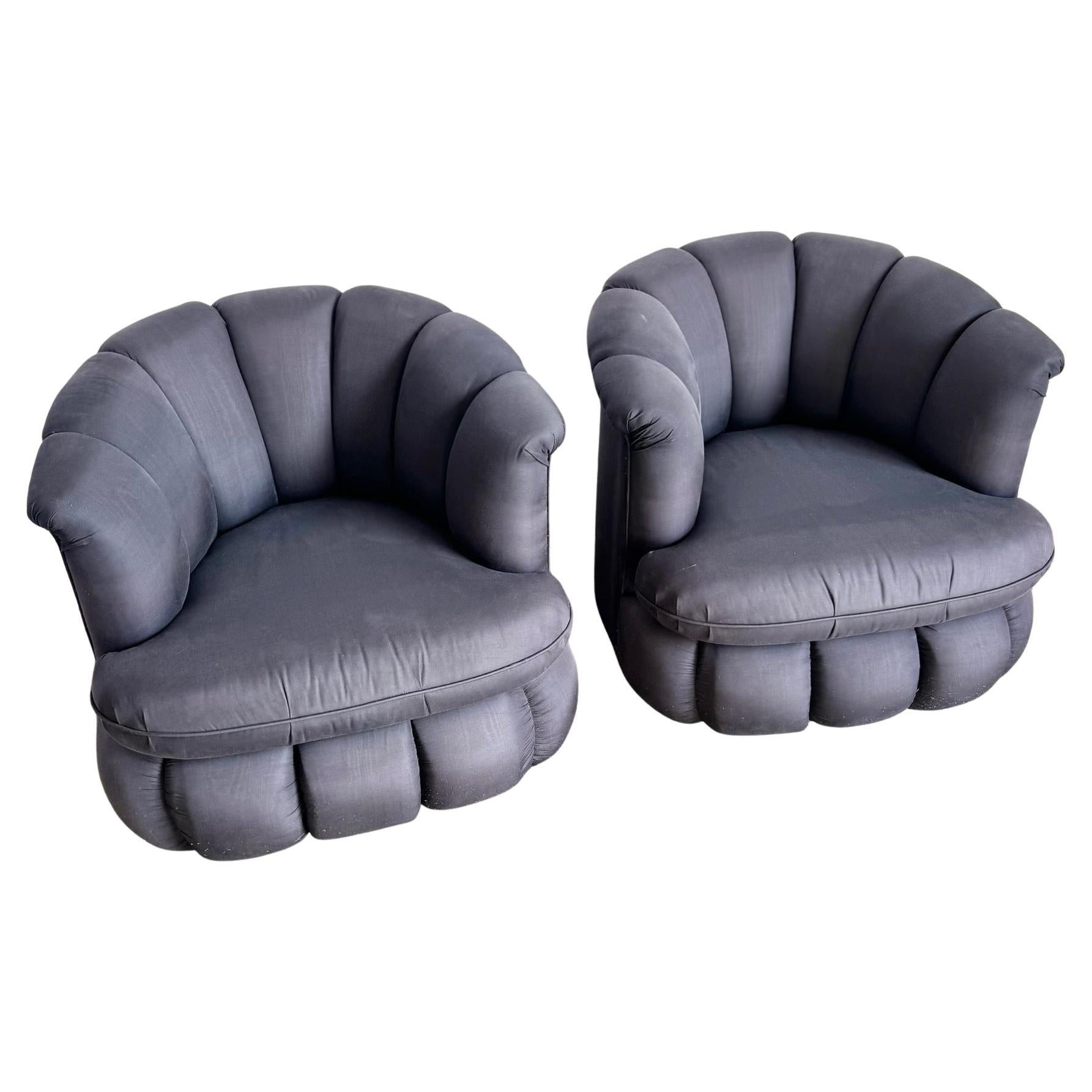 Sedie da salotto girevoli postmoderne con guscio di vongola nero - Una coppia in vendita