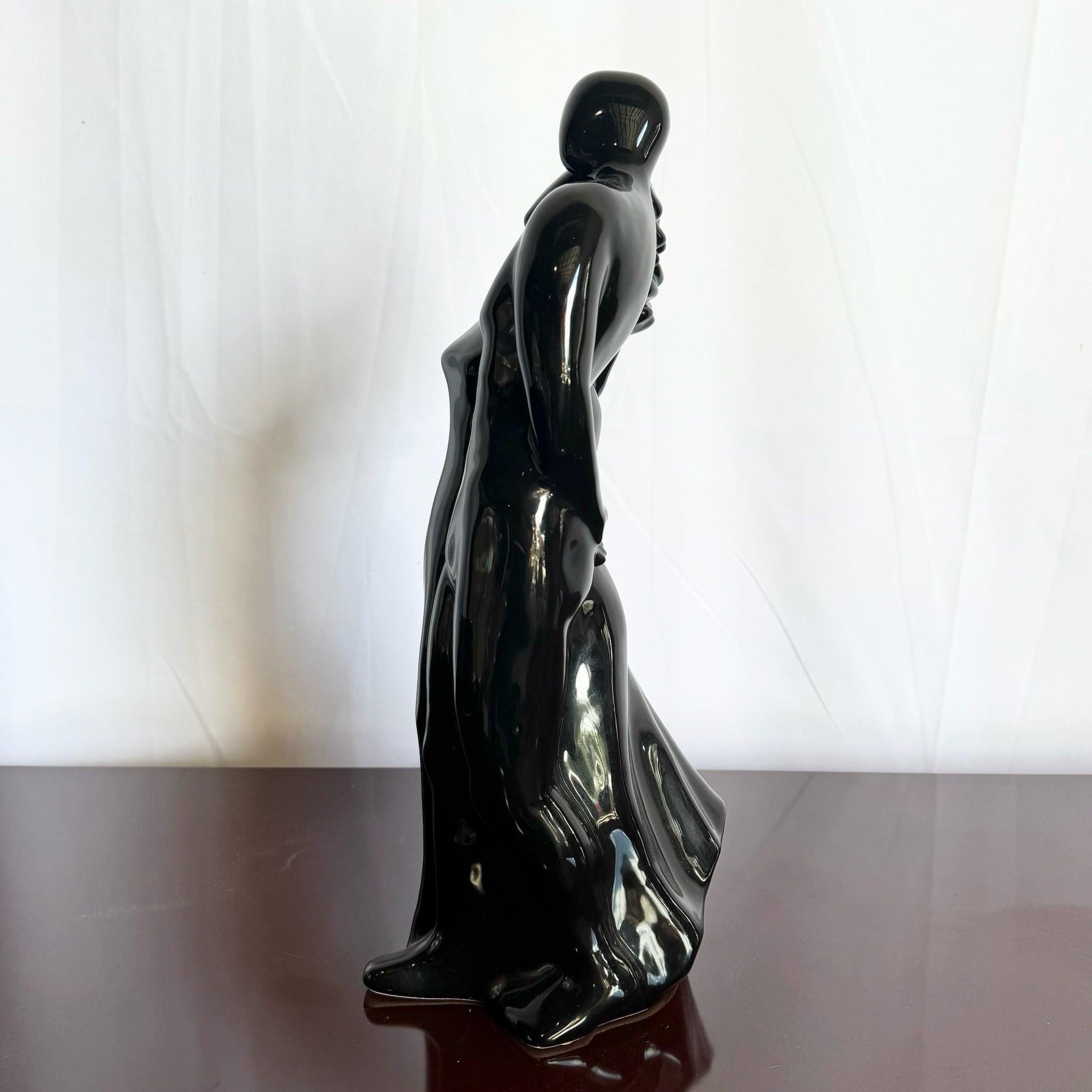 Postmodern Black Glass Male and Female Haeger Sculpture In Good Condition For Sale In Delray Beach, FL