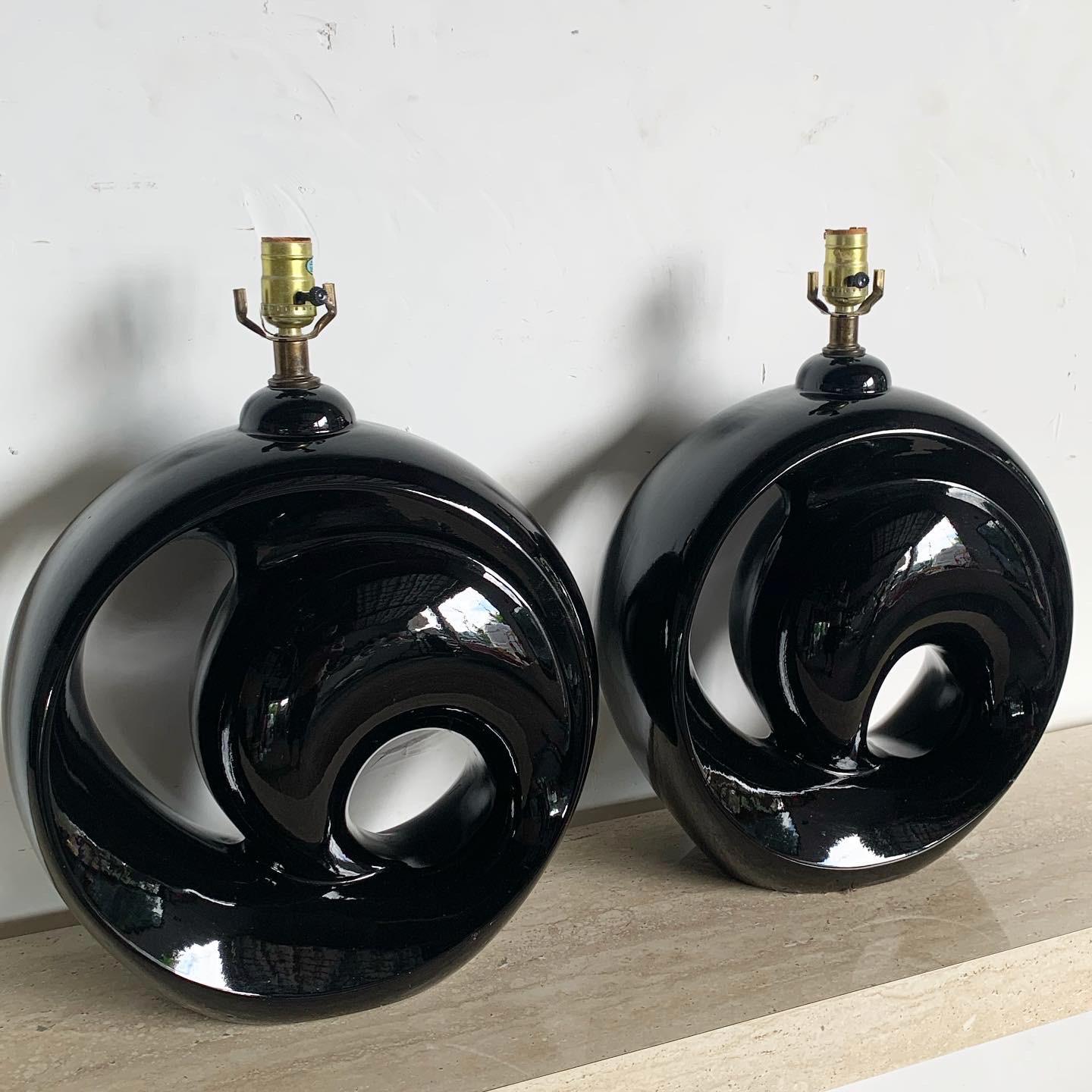 Late 20th Century Postmodern Black Gloss Sculpted Swirl Ceramic Sculpted Table Lamps For Sale
