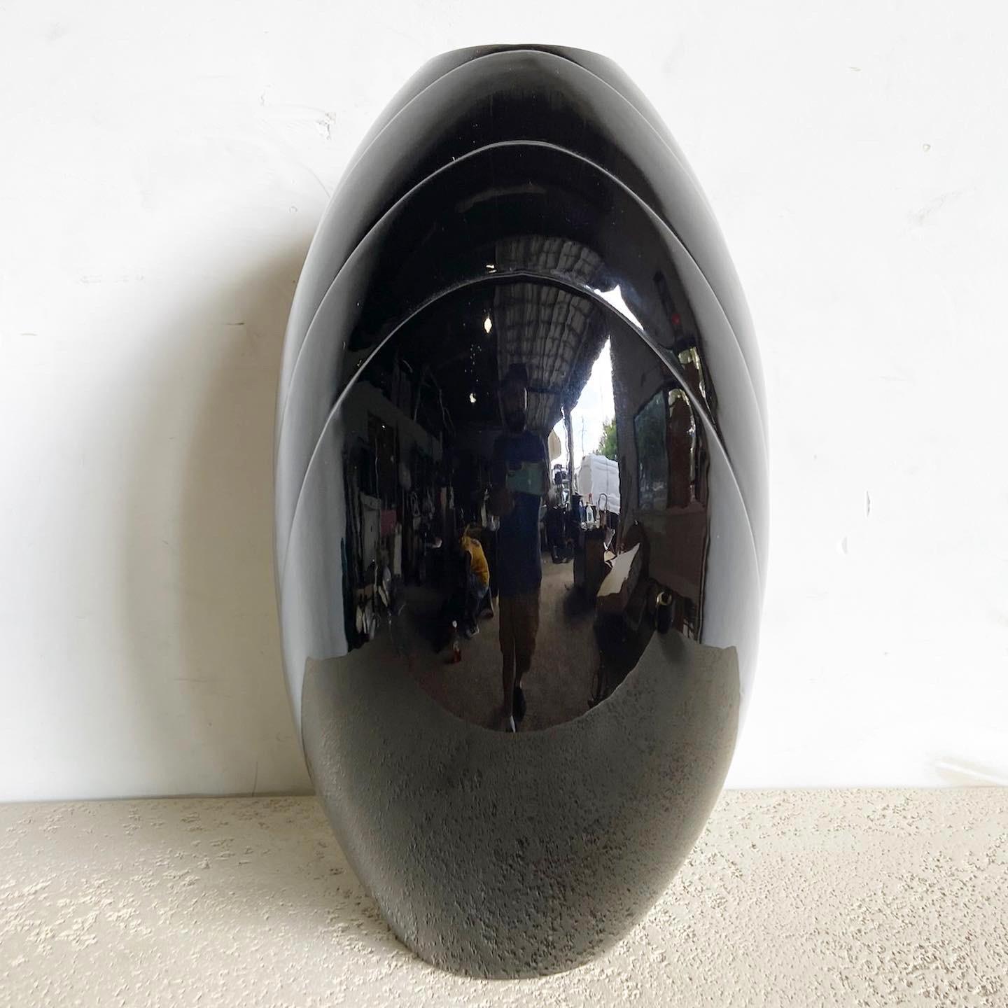 Vase postmoderne en laque noire de Haeger en vente 2