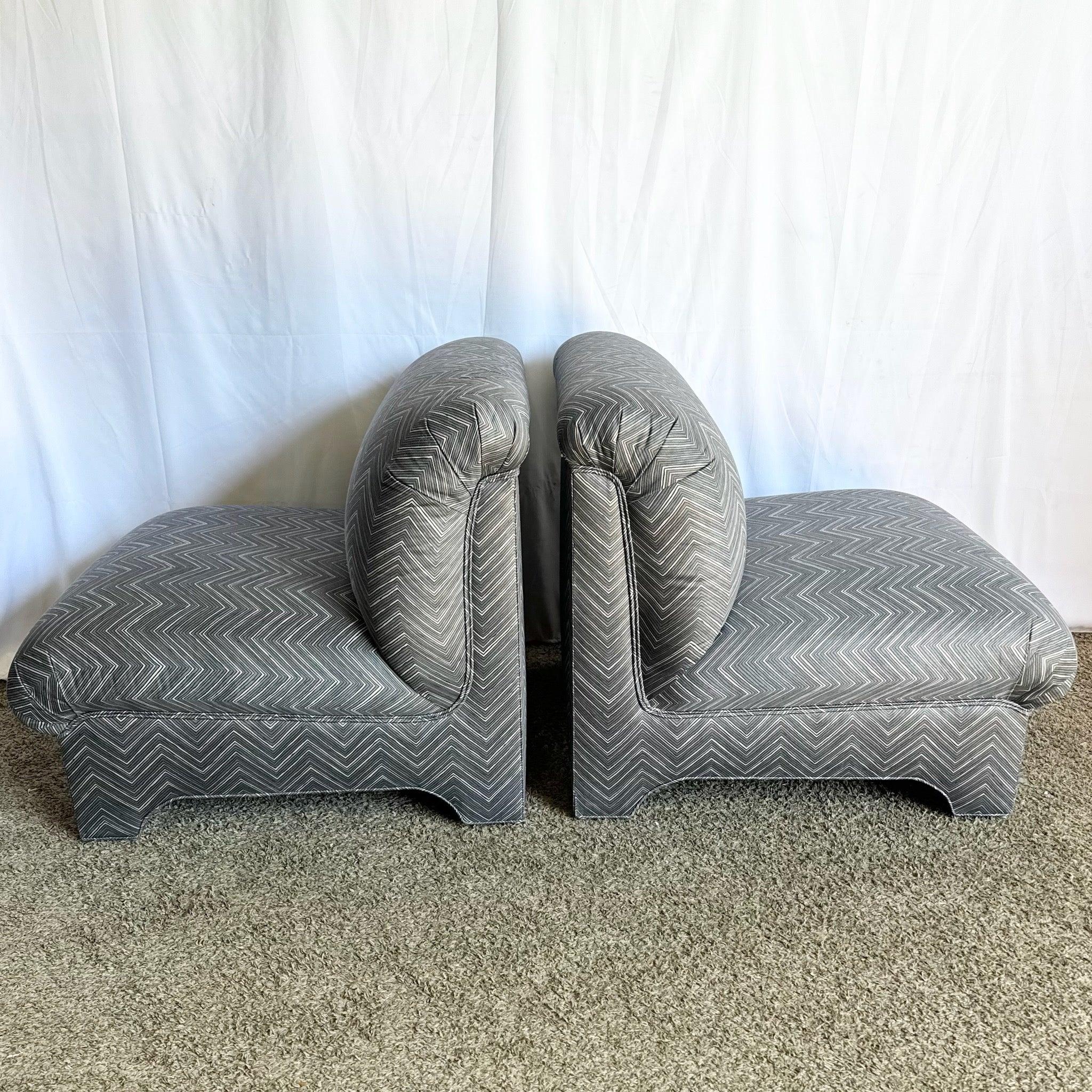 Sedie da salotto postmoderne scolpite a zig-zag in nero, grigio e rosa - Una coppia In condizioni buone in vendita a Delray Beach, FL