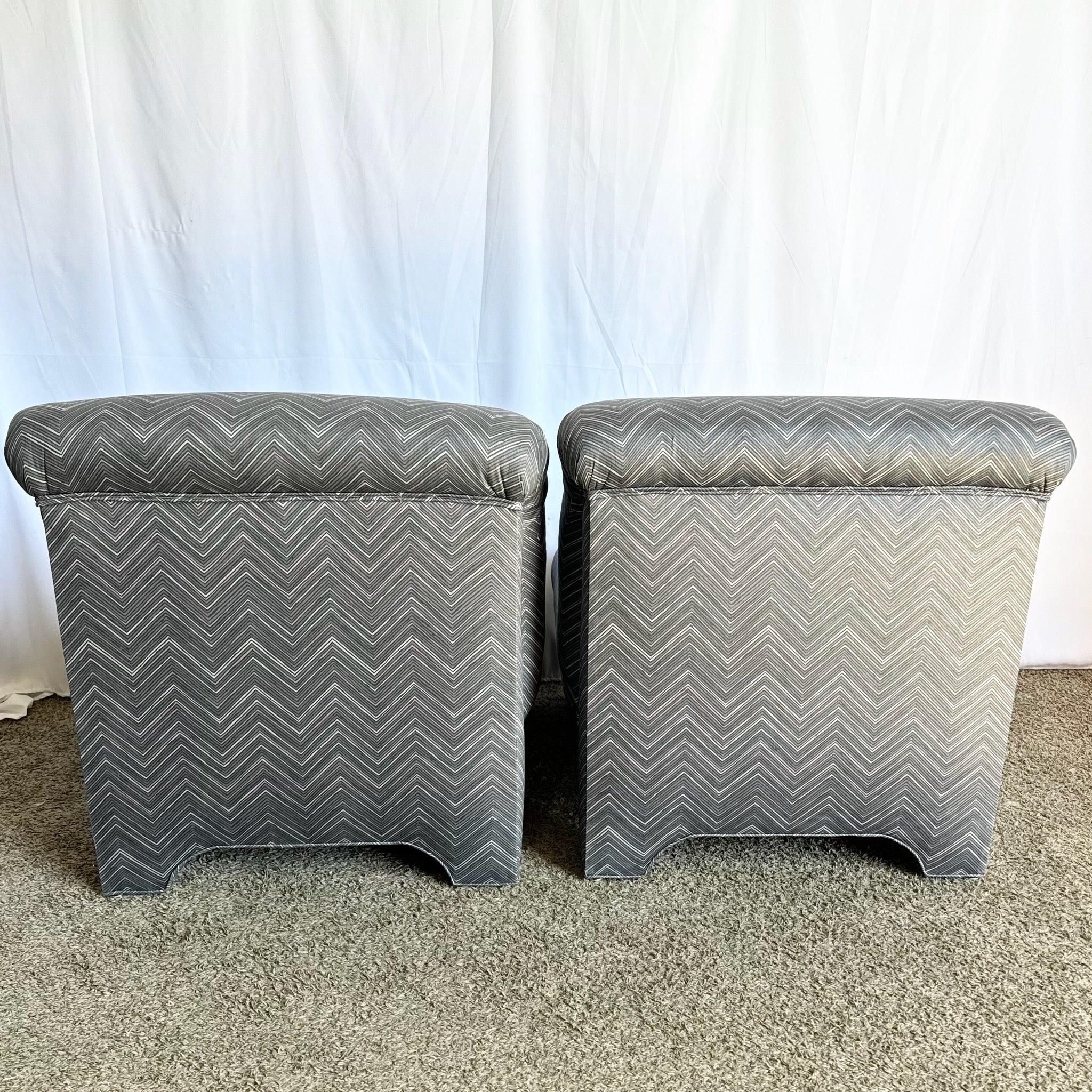 Fine XX secolo Sedie da salotto postmoderne scolpite a zig-zag in nero, grigio e rosa - Una coppia in vendita
