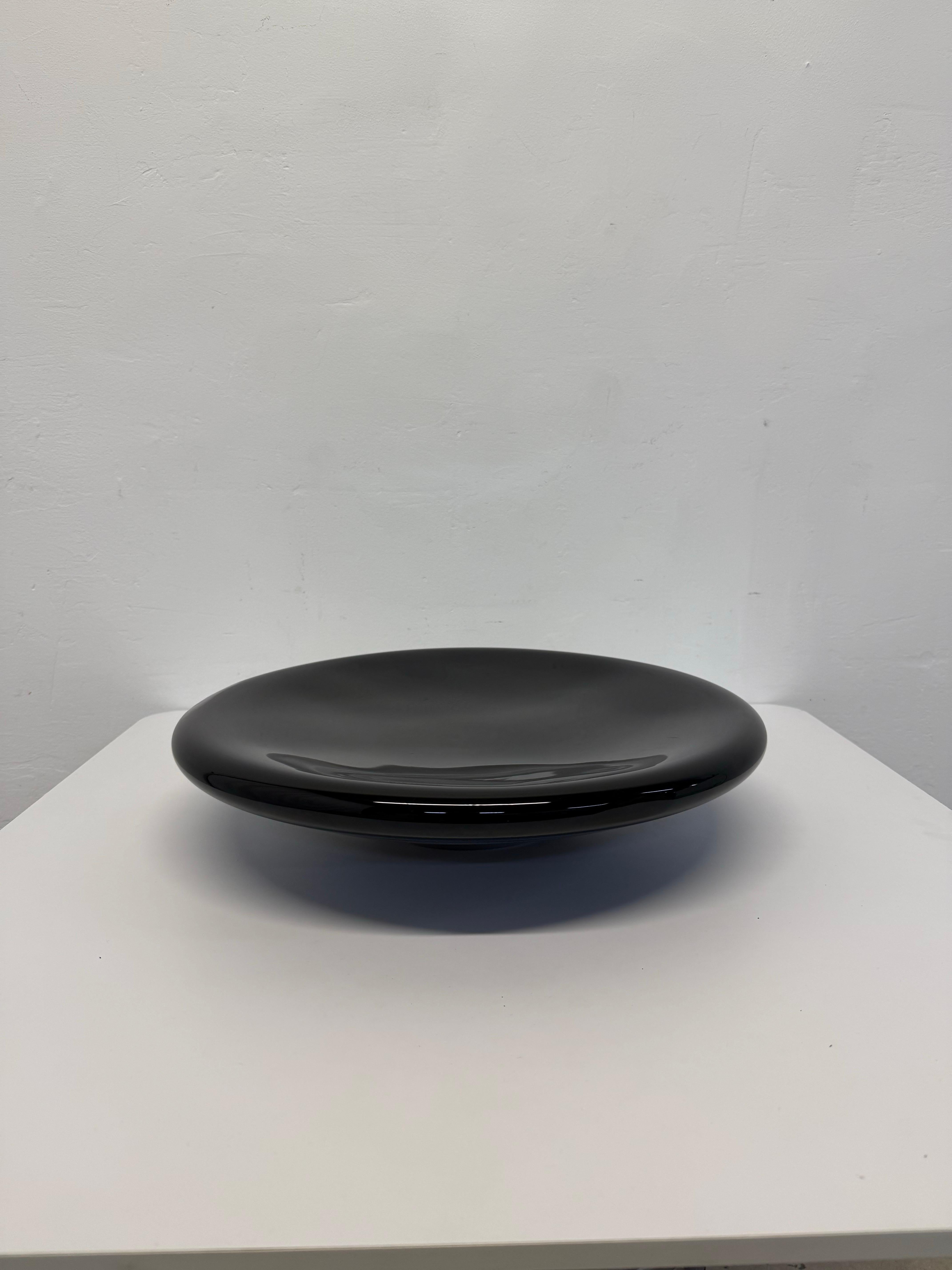 Cuenco posmoderno de vidrio soplado negro artesanal, años 80 Posmoderno en venta