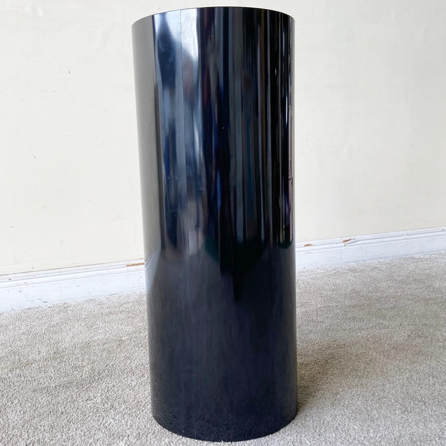 Exceptional postmodern cylindrical pedestal. Features a sleek design and black lacquer laminate.
