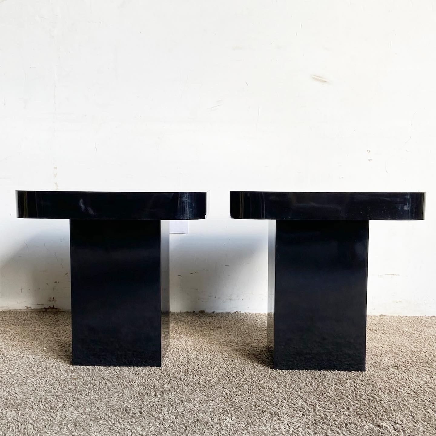 Revamp your interior with Postmodern Black Lacquer Laminate Mushroom Side Tables. Ideal for modern living rooms or retro spaces.
Minor wear around the edges and surfaces as seen in the photos.