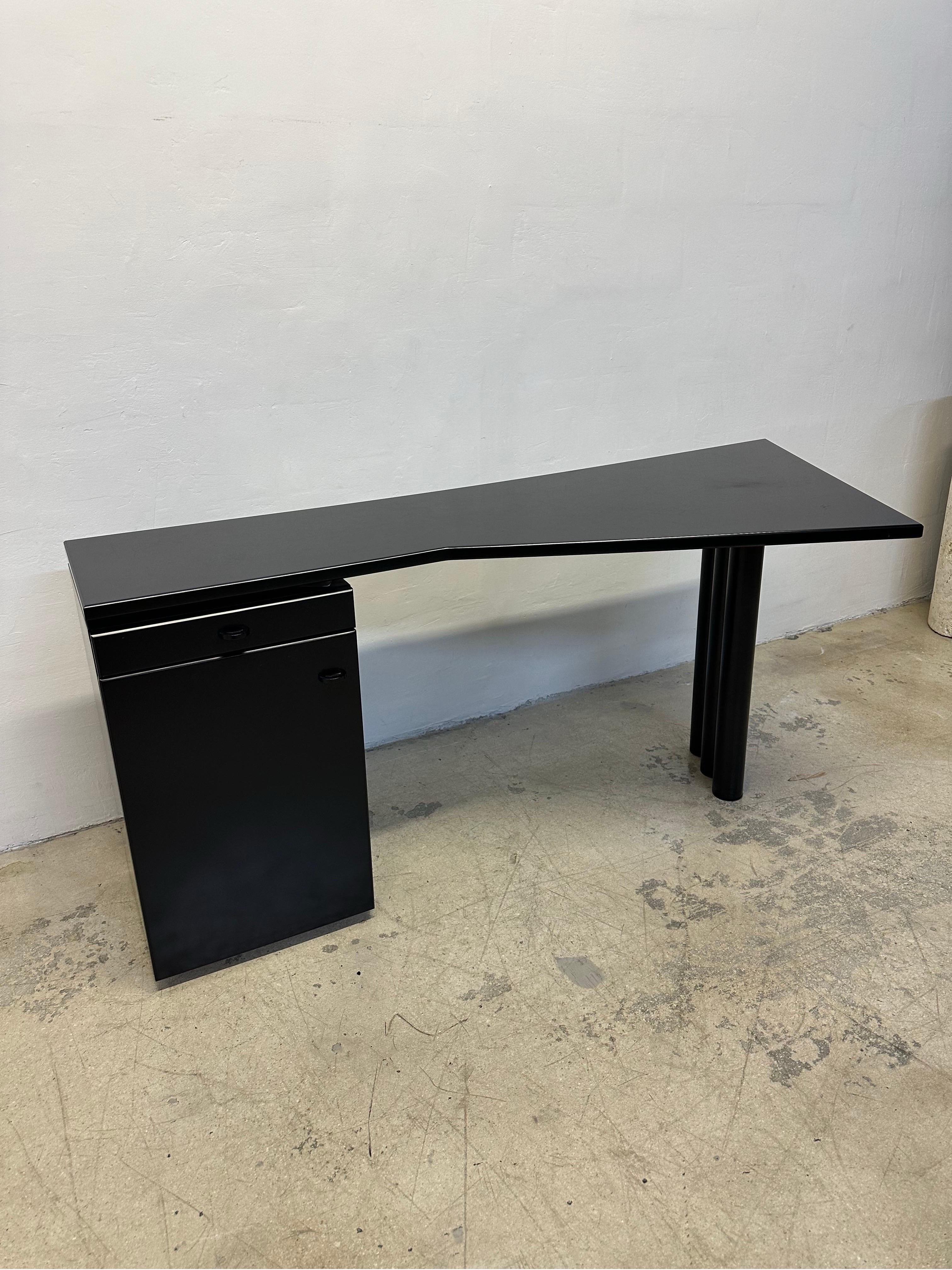 Postmodern Black Lacquered Desk by Interlubke, Germany 1980s In Good Condition For Sale In Miami, FL