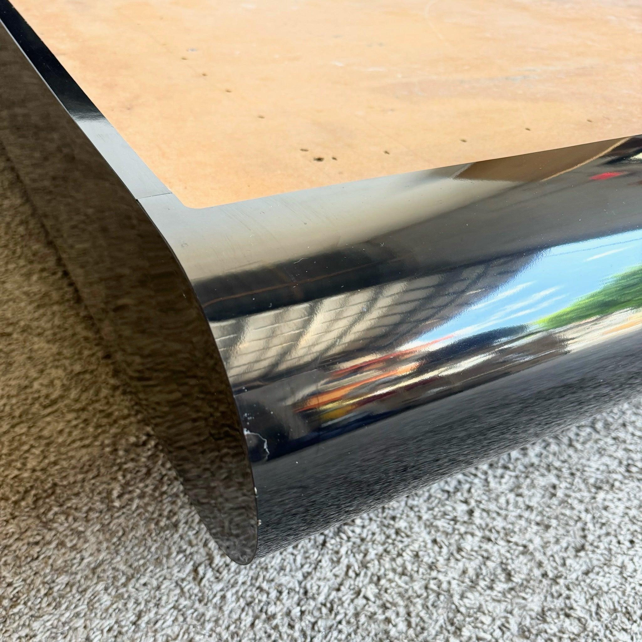 Postmodern Laminado Negro Laminado Bullnose Estructura de cama de plataforma tamaño Queen en Bueno estado para la venta en Delray Beach, FL