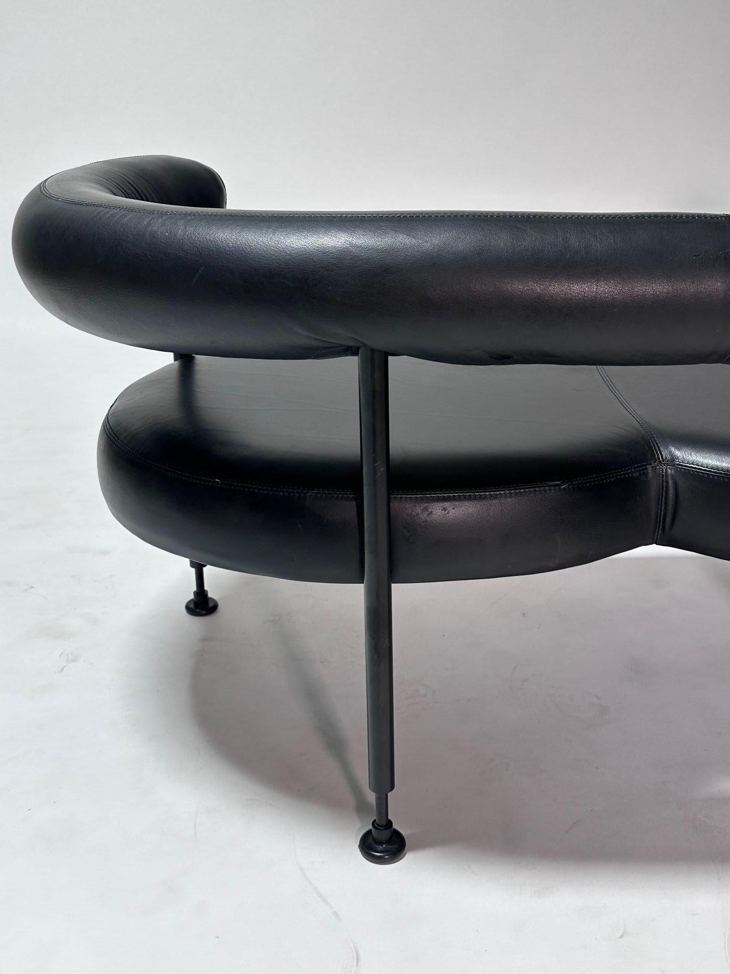 Post Modern Black Leather and Steel Settee Bench, 1980 In Good Condition For Sale In Chicago, IL