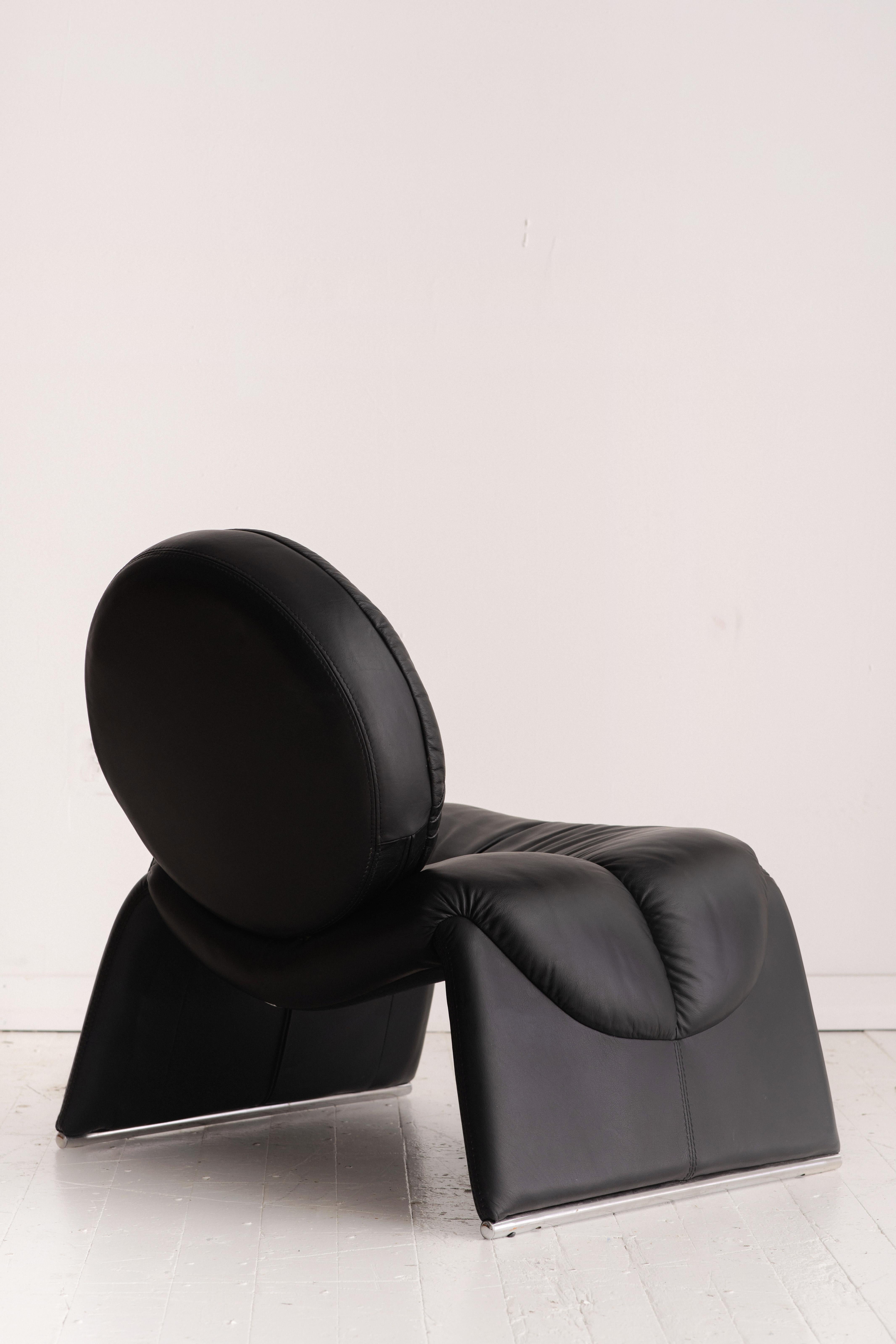 Black Leather ‘Calypso C35’ Chair by Vittorio Introini In Good Condition In Brooklyn, NY