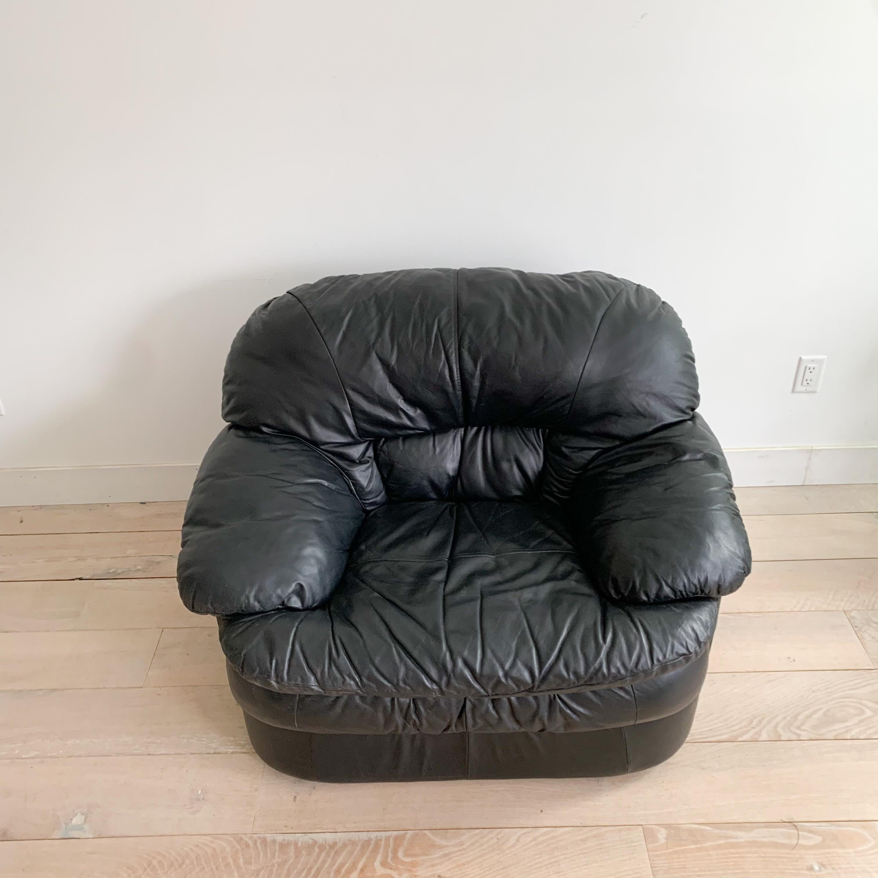 Post-Modern Postmodern Black Leather Lounge Chair For Sale