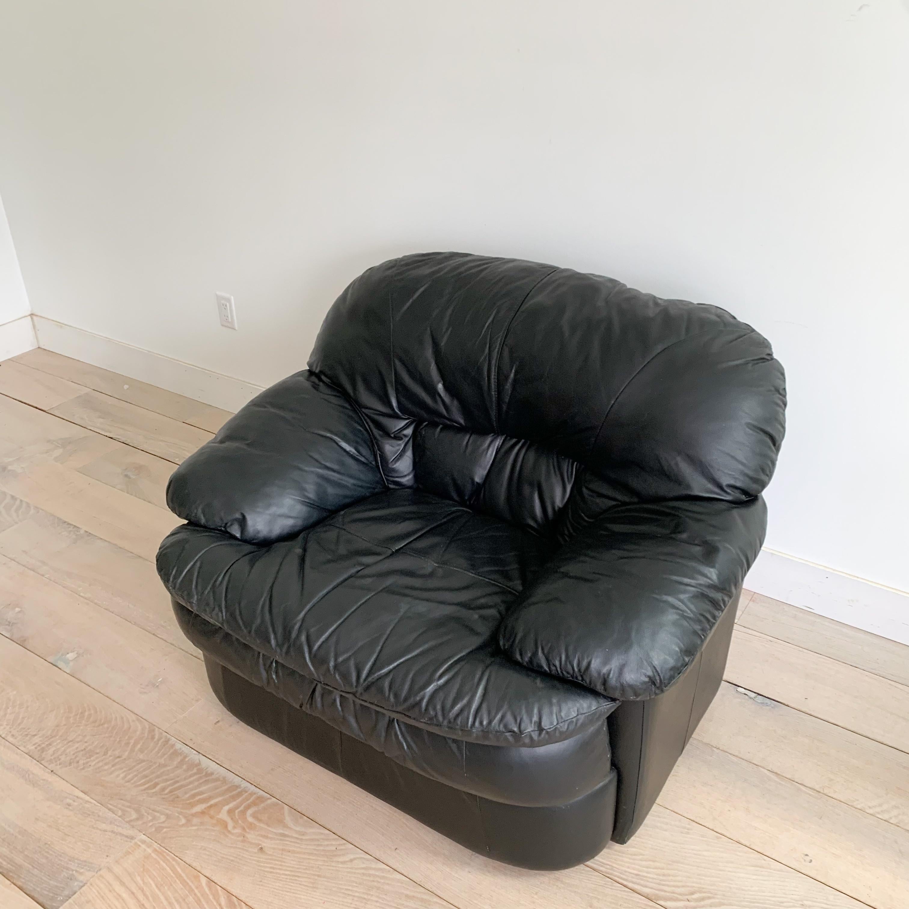 Postmodern Black Leather Lounge Chair In Good Condition For Sale In Asheville, NC