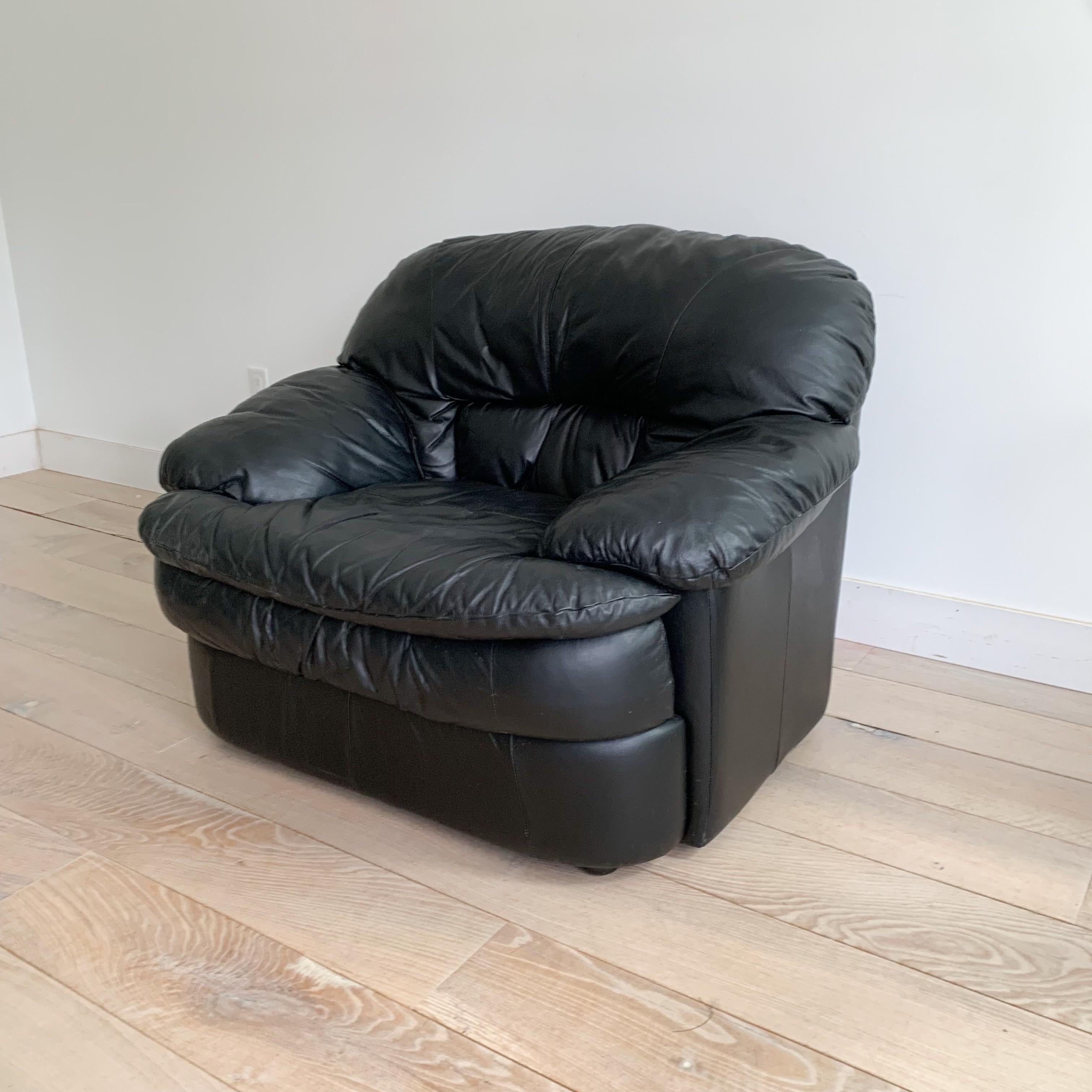 Late 20th Century Postmodern Black Leather Lounge Chair For Sale