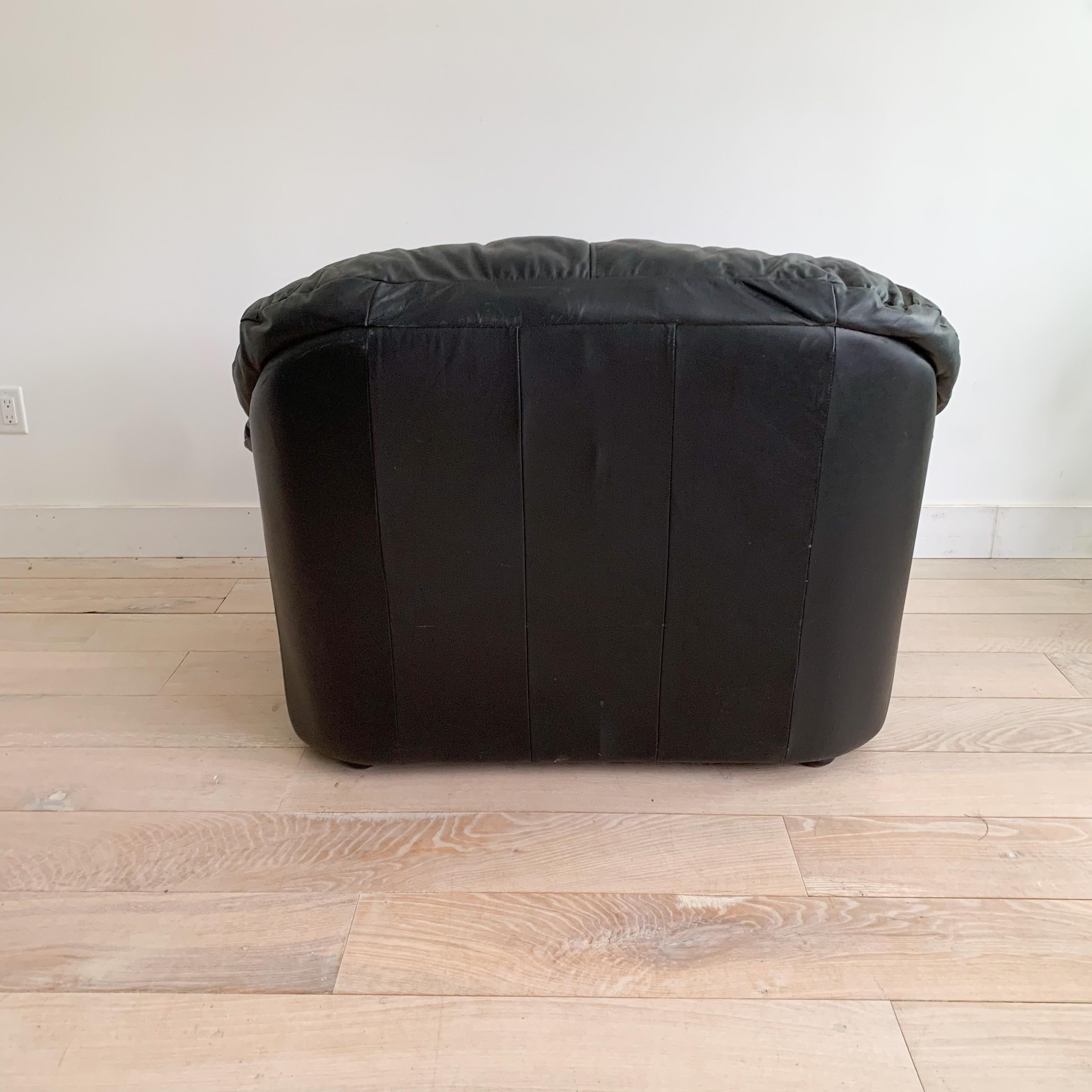Postmodern Black Leather Lounge Chair For Sale 3