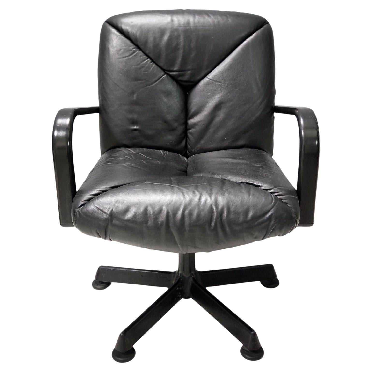 Chaise de bureau postmoderne en cuir noir par Vico Magistretti pour ICF Design, 1978