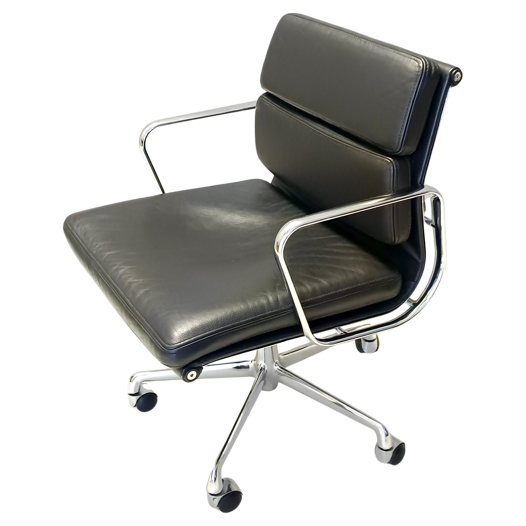Postmodern Black Leather Soft Pad Chair Charles & Ray Eames for ICF