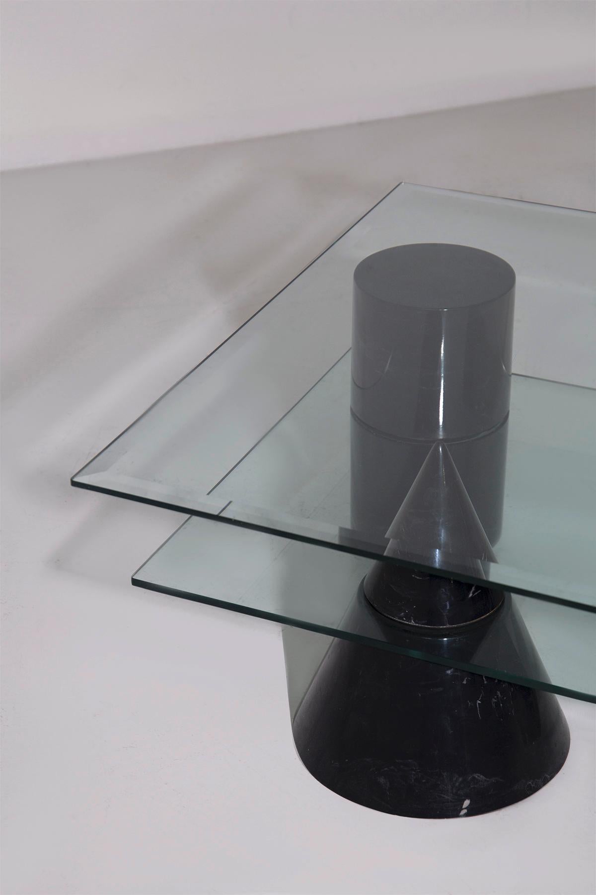 Postmodern coffee table, the style of Massimo Vignelli in vendita 3