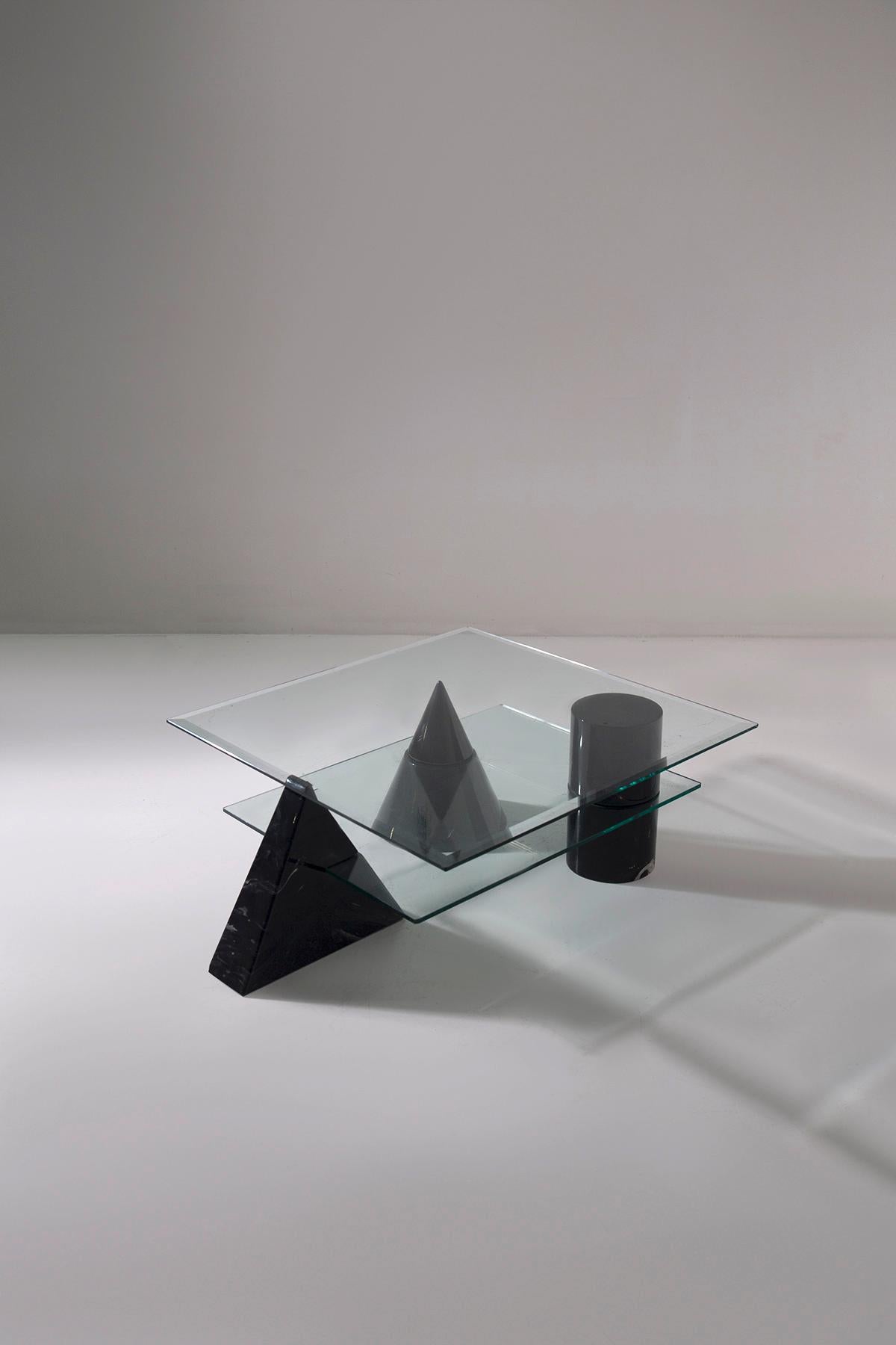 Postmodern coffee table, the style of Massimo Vignelli in vendita 5