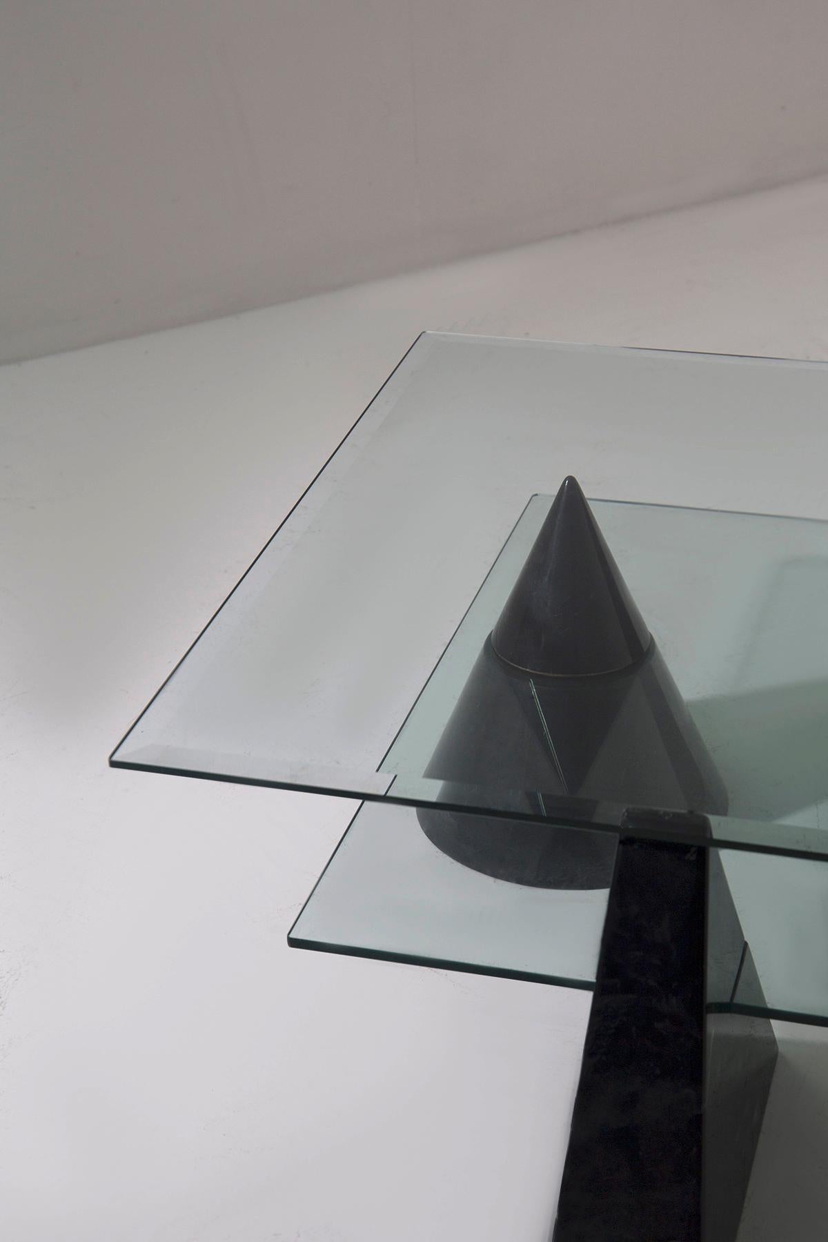 Late 20th Century Postmodern coffee table, the style of Massimo Vignelli in vendita