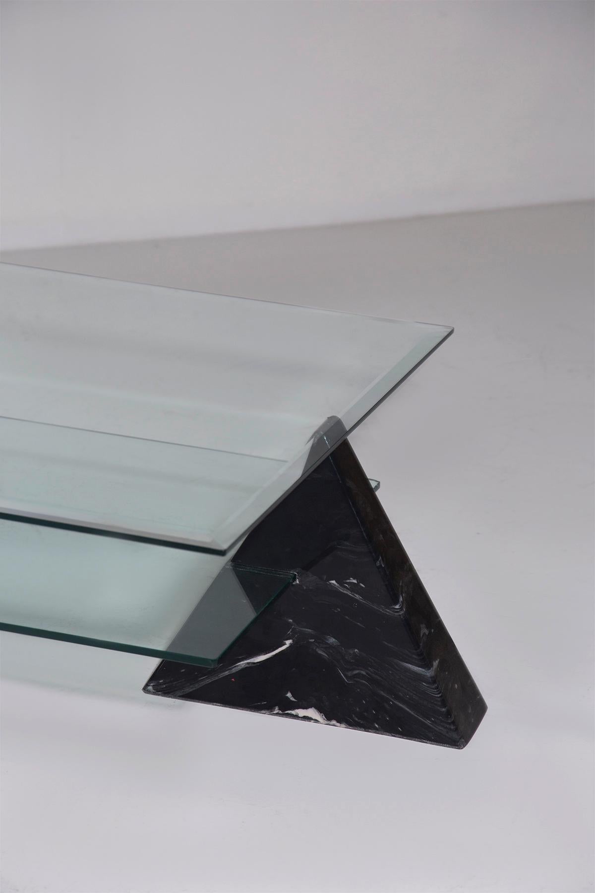 Postmodern coffee table, the style of Massimo Vignelli in vendita 1