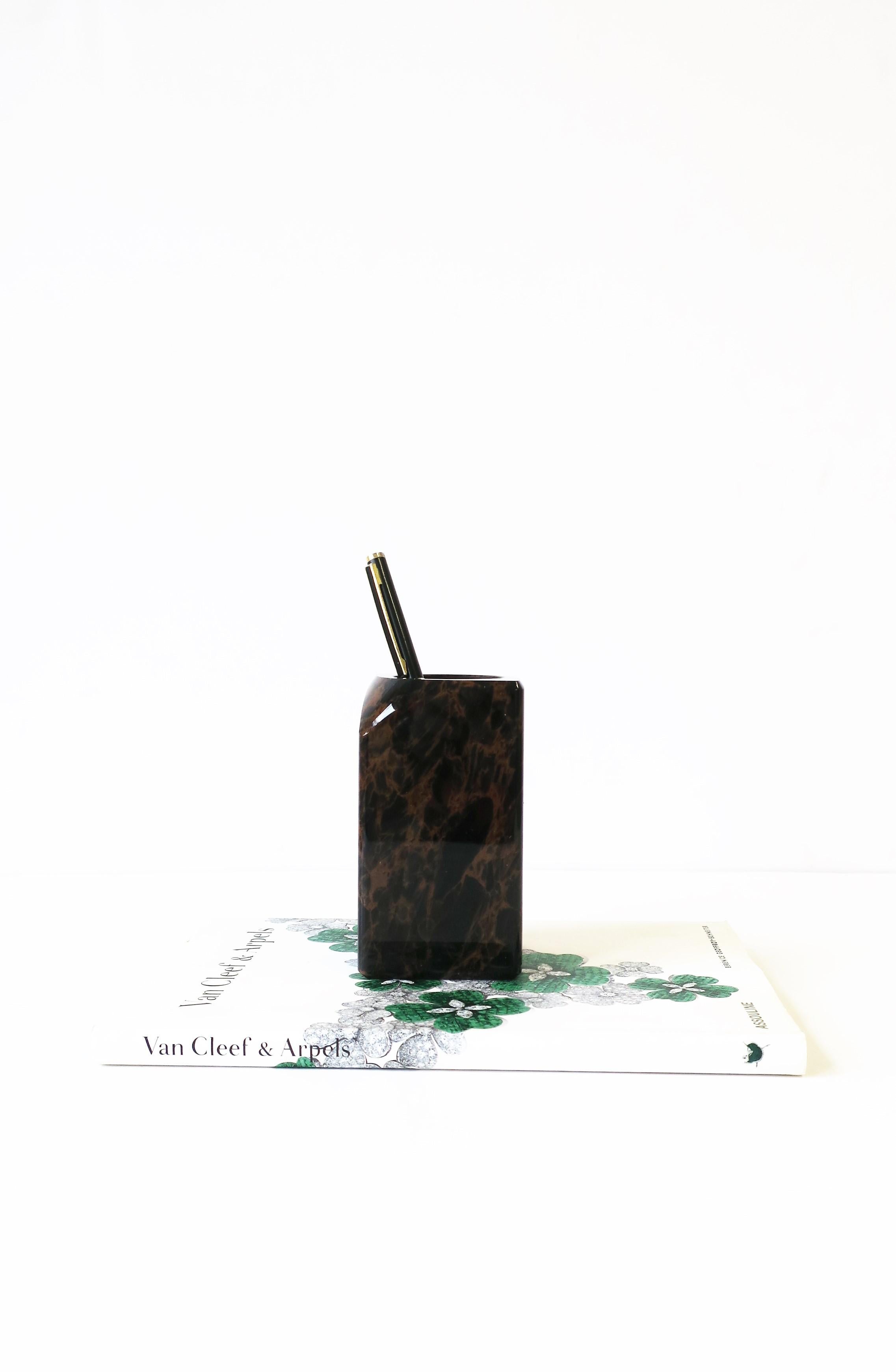 Postmodern Black Marble Desk Pen Pencil Holder, 1990s In Good Condition For Sale In New York, NY