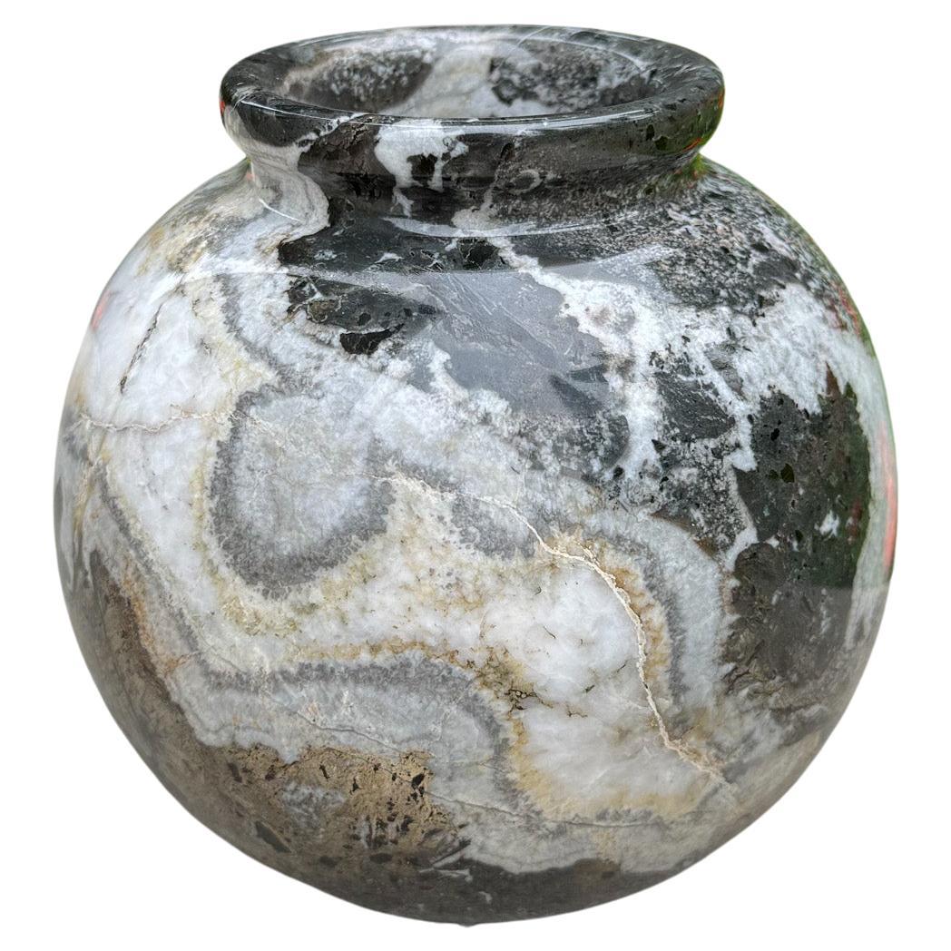 Postmodernes schwarzes Marmorgefäß / Vase.