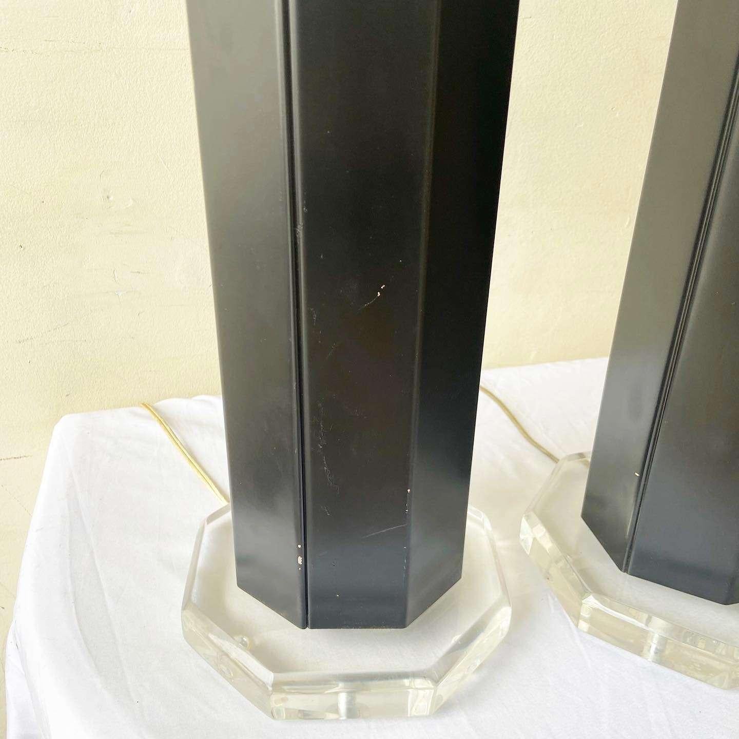 Postmodern Black Metal and Lucite Table Lamps In Good Condition For Sale In Delray Beach, FL