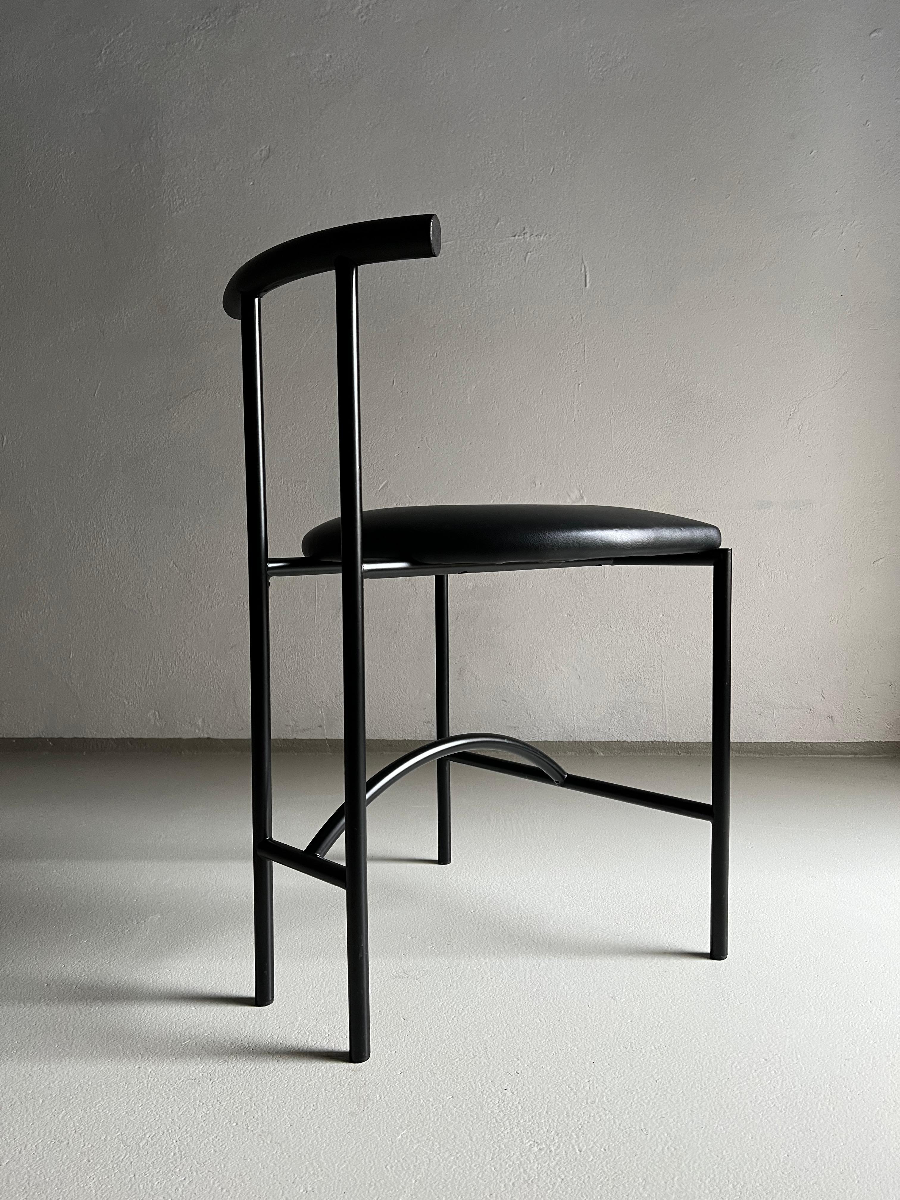 Postmoderne Stühle „Tokyo“ aus schwarzem Metall von Rodney Kinsman, Italien, 1980er Jahre, 4er-Set (Ende des 20. Jahrhunderts) im Angebot