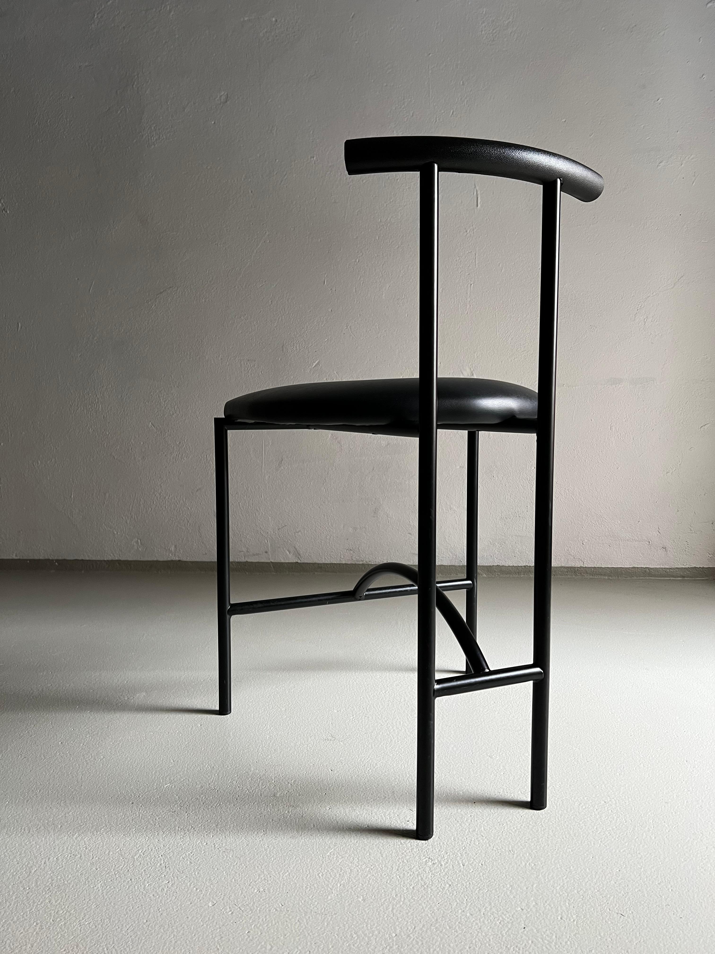 Postmoderne Stühle „Tokyo“ aus schwarzem Metall von Rodney Kinsman, Italien, 1980er Jahre, 4er-Set im Angebot 1