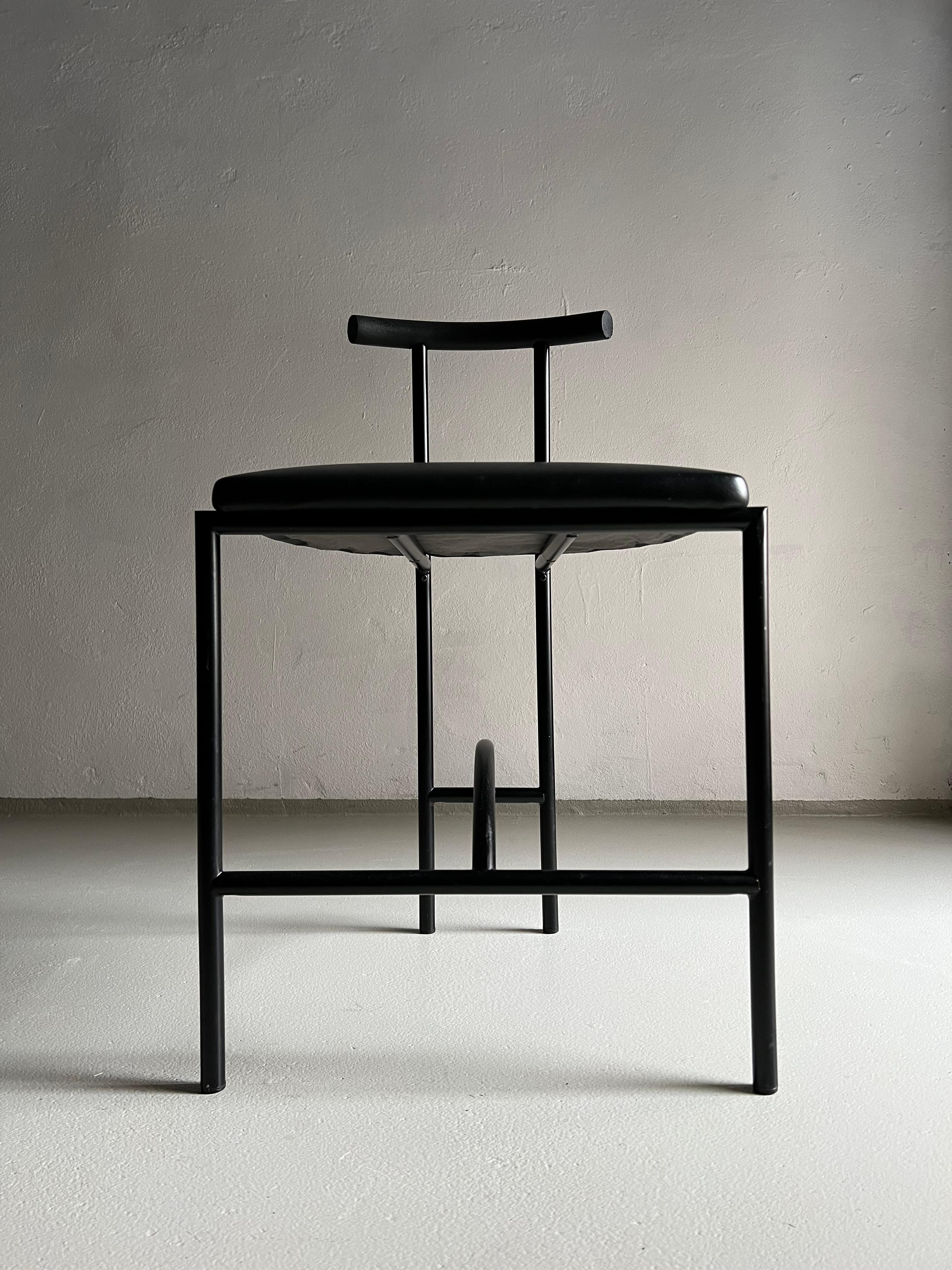 Postmoderne Stühle „Tokyo“ aus schwarzem Metall von Rodney Kinsman, Italien, 1980er Jahre, 4er-Set im Angebot 3