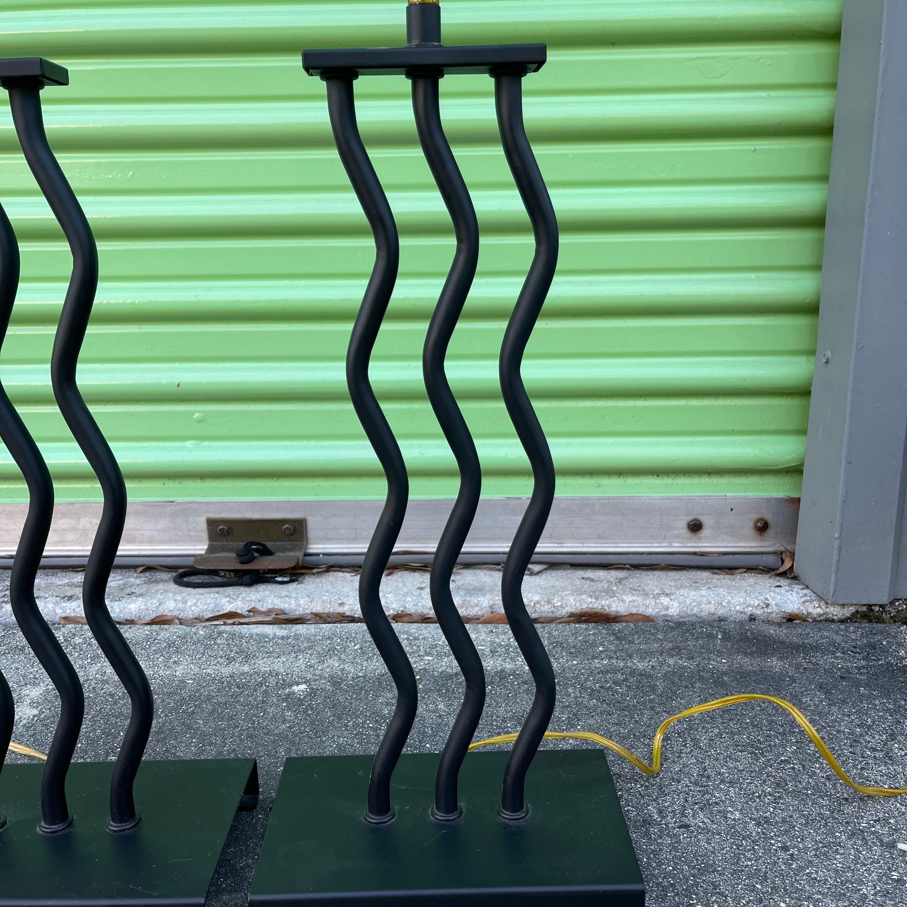 Postmodern Black Metal Wavy Squiggle Line Table Lamps, a Pair In Good Condition For Sale In Jensen Beach, FL