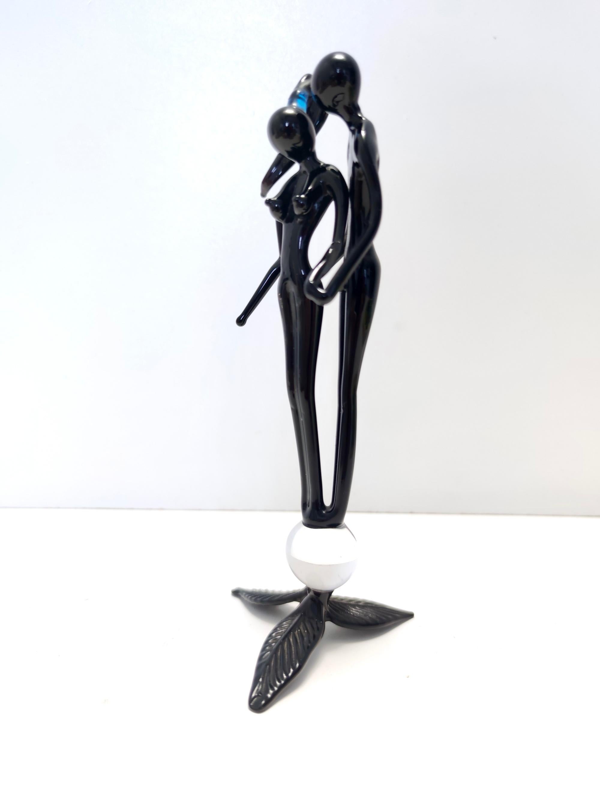 Post-Modern Postmodern Black Murano Glass Decorative Item of a Couple, Italy, 1990s For Sale