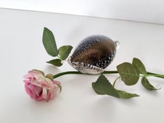 Limón posmoderno de cristal de Murano negro con escamas de oro y plata, Italia