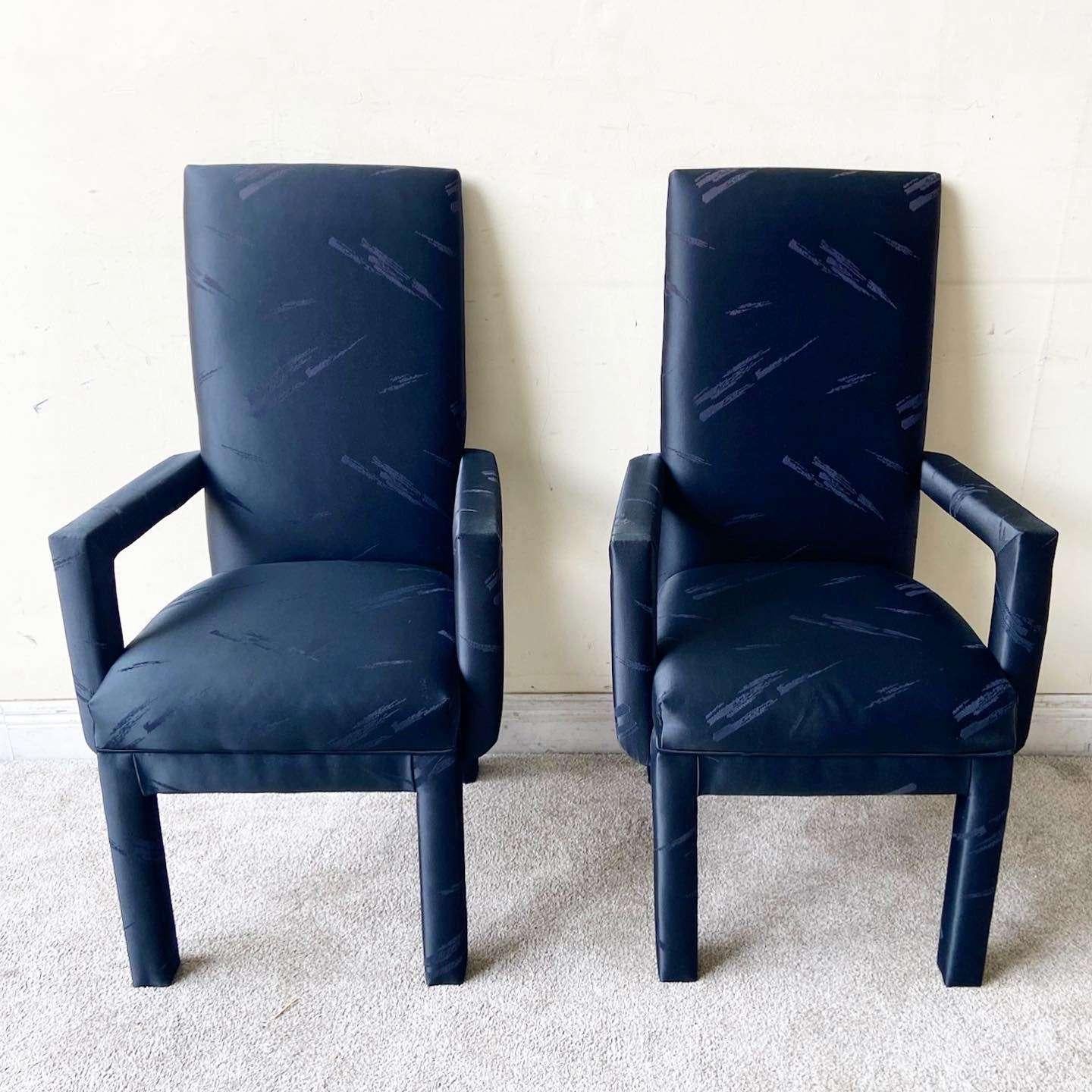 Postmoderne Chaises de salle à manger postmodernes Parsons rembourrées noires et noires - Lot de 6 en vente