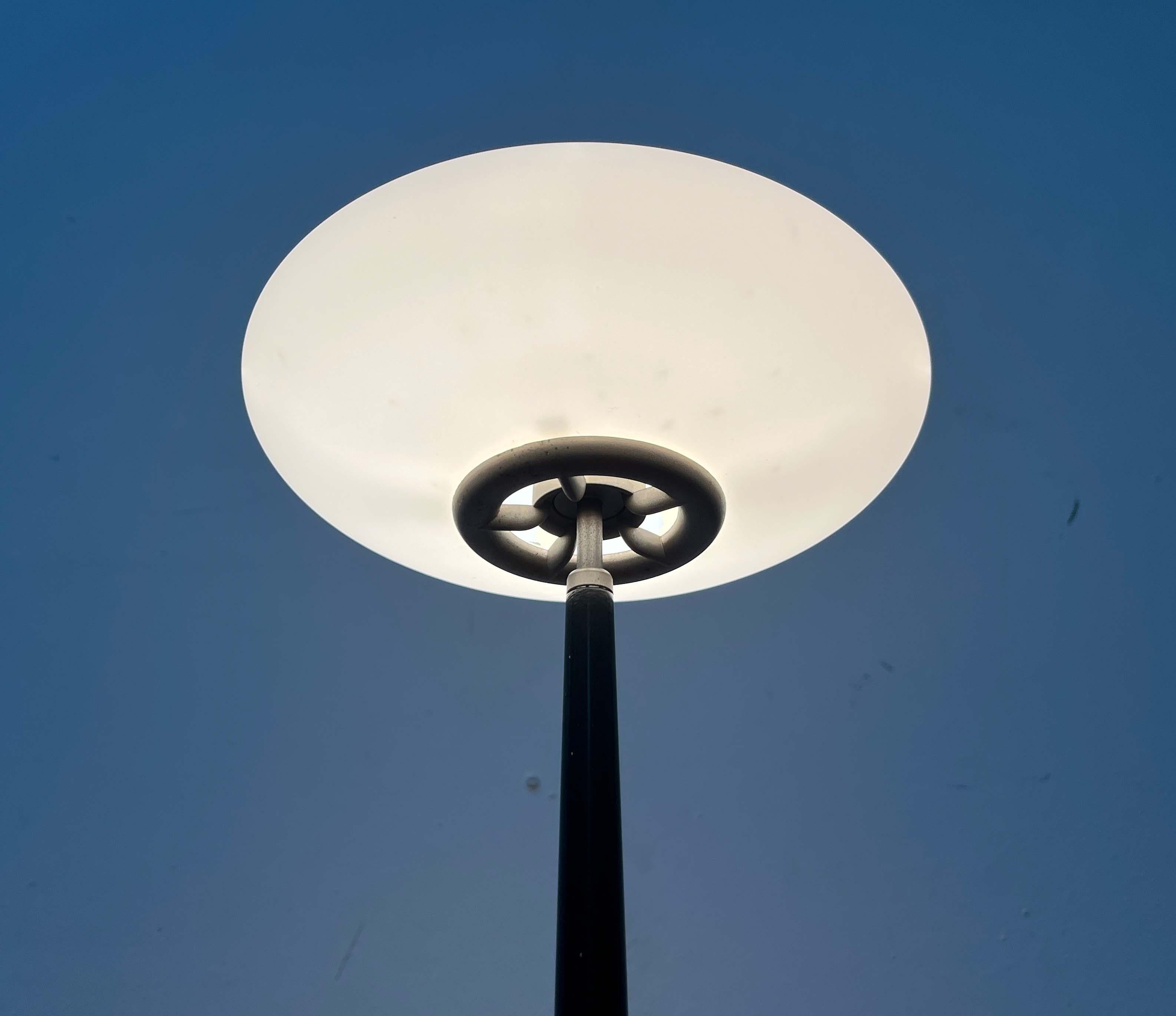 Lámpara de sobremesa posmoderna Pao T1 negra de Matteo Thun para Arteluce, Italia, años 90 en venta 7