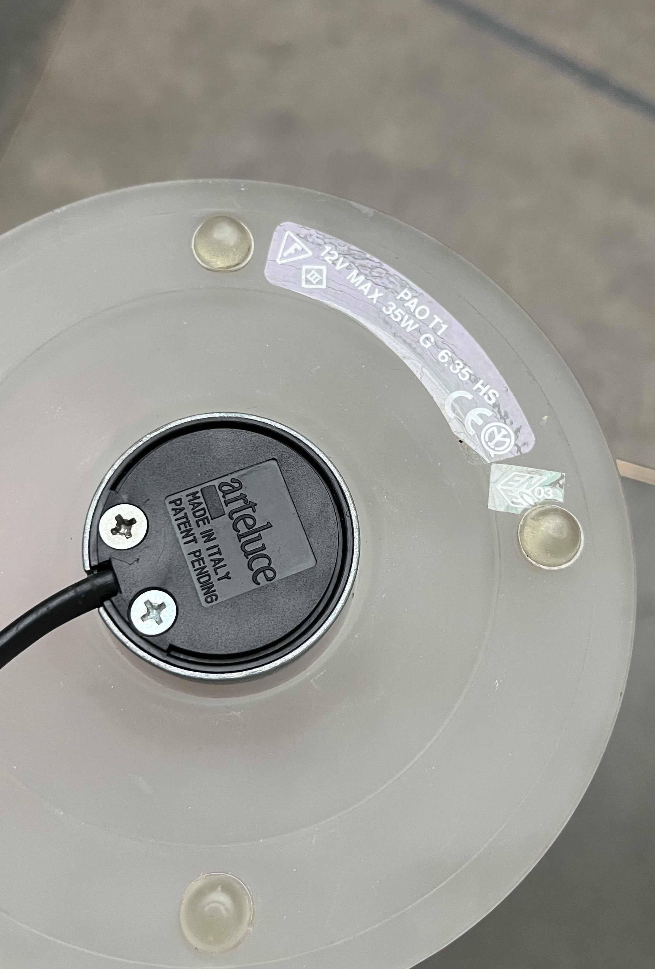 Lámpara de sobremesa posmoderna Pao T1 negra de Matteo Thun para Arteluce, Italia, años 90 en venta 11