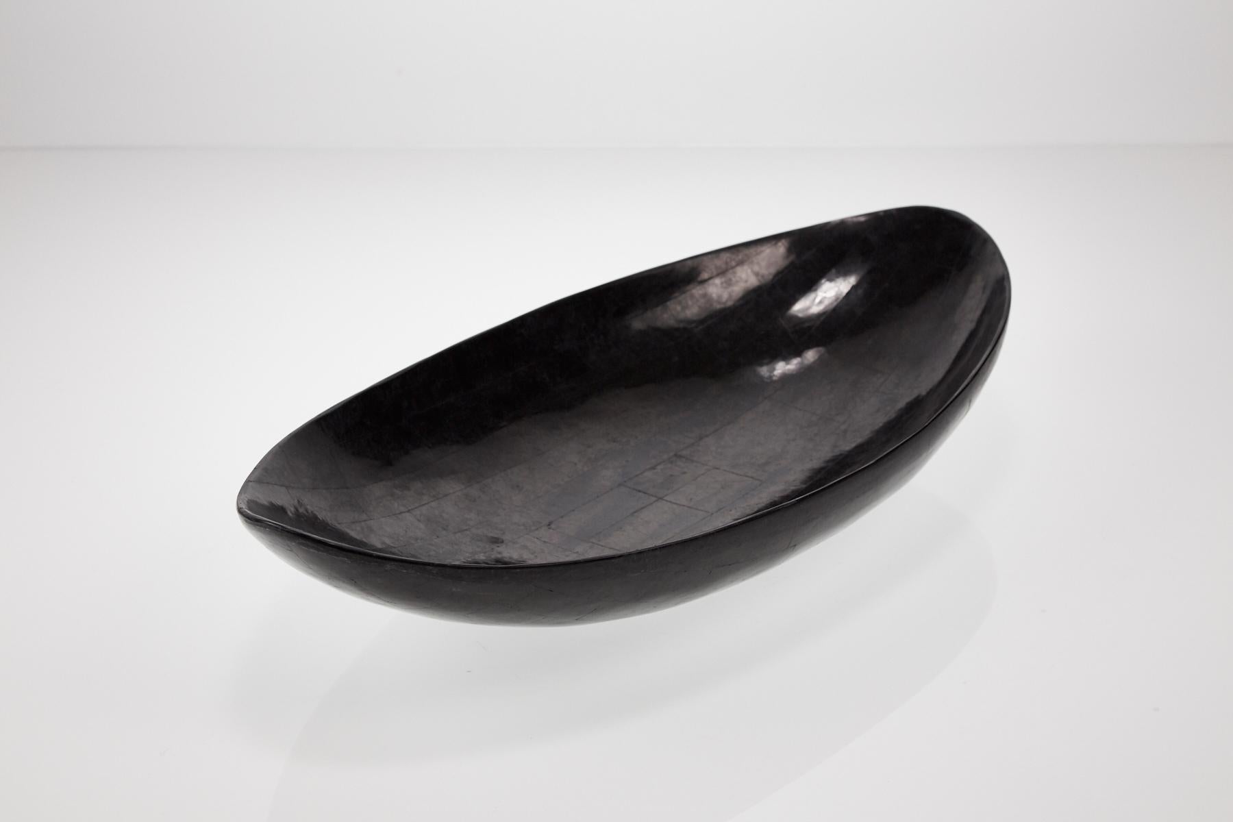 Post-Modern Postmodern Black Tessellated Stone Oval Decorative Bowl or Platter, 1990s For Sale