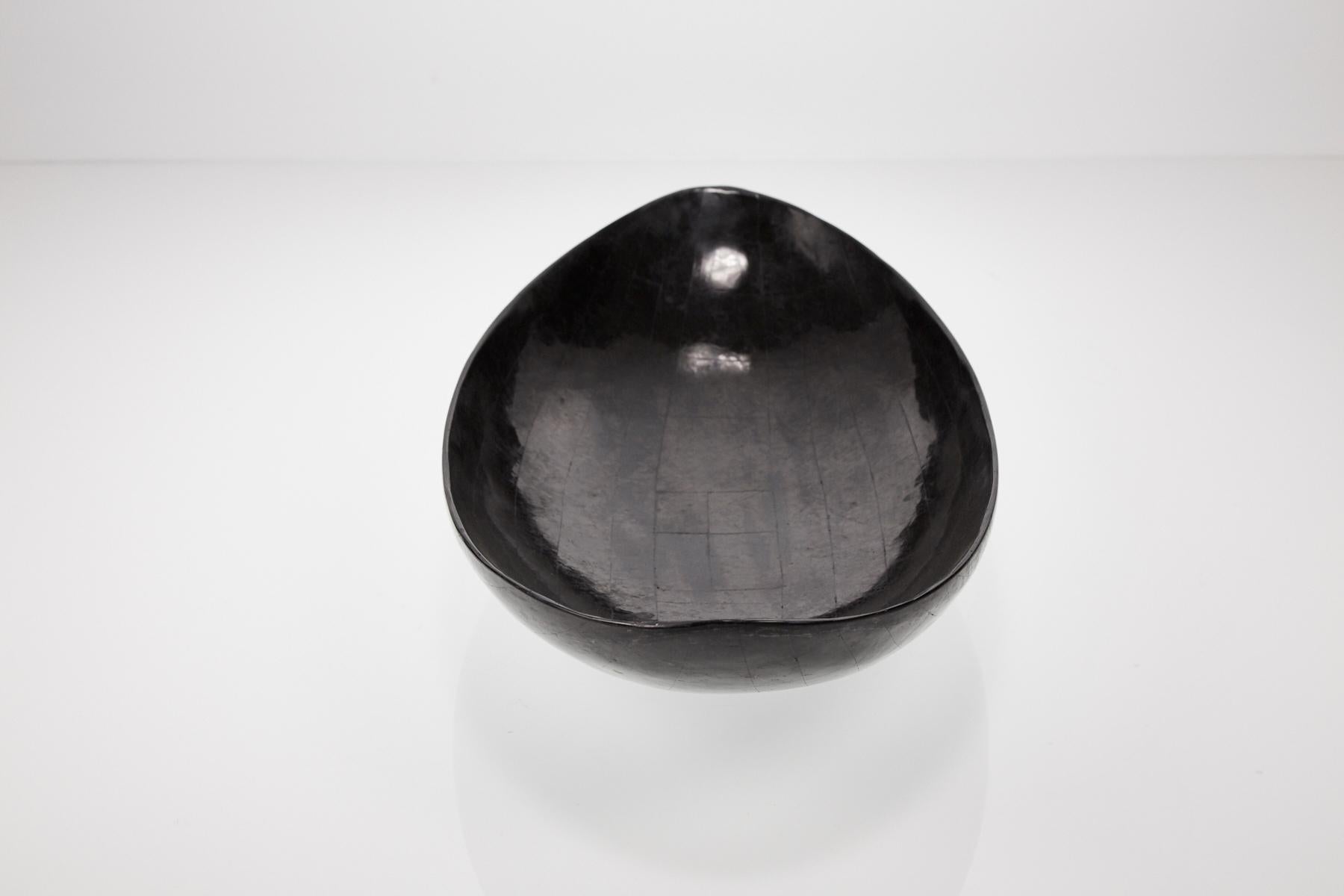 Philippine Postmodern Black Tessellated Stone Oval Decorative Bowl or Platter, 1990s For Sale