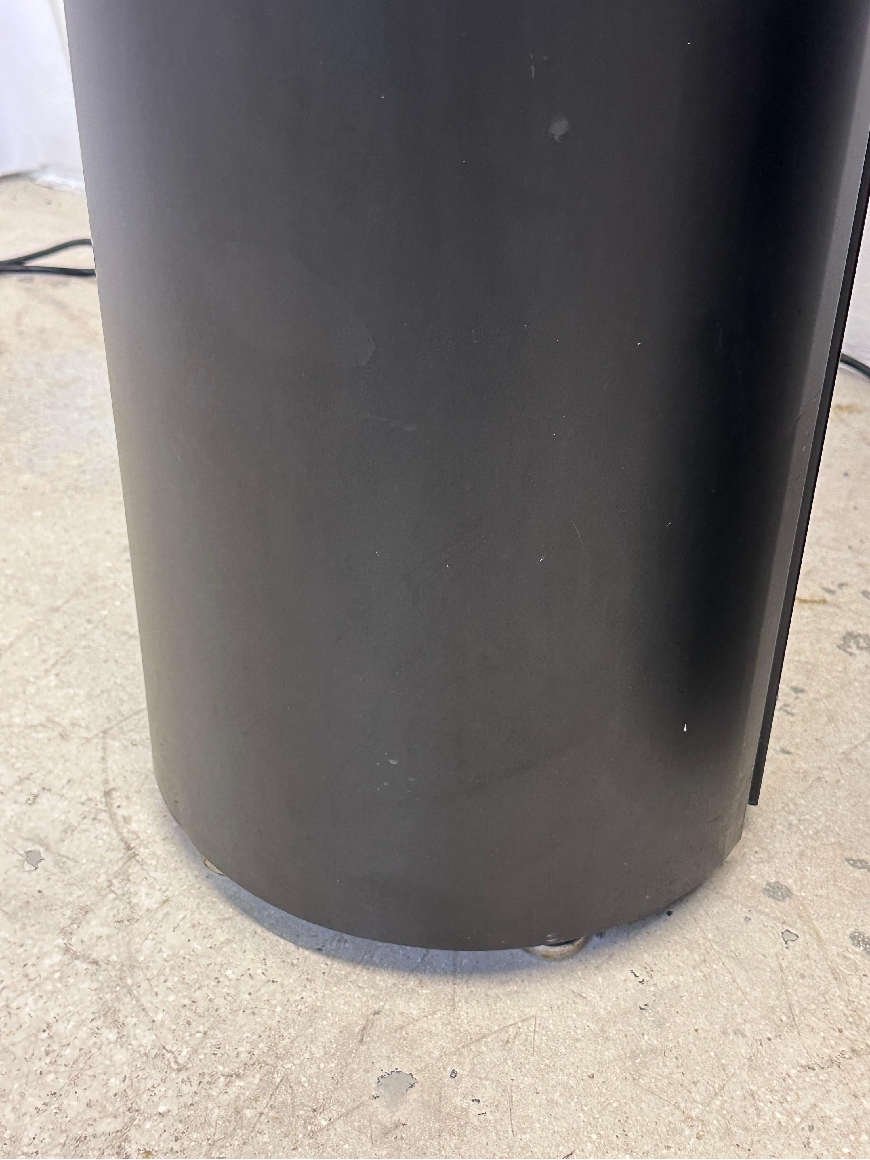 Lampadaire postmoderne Torchère noir à ampoule de mercure - une paire en vente 3