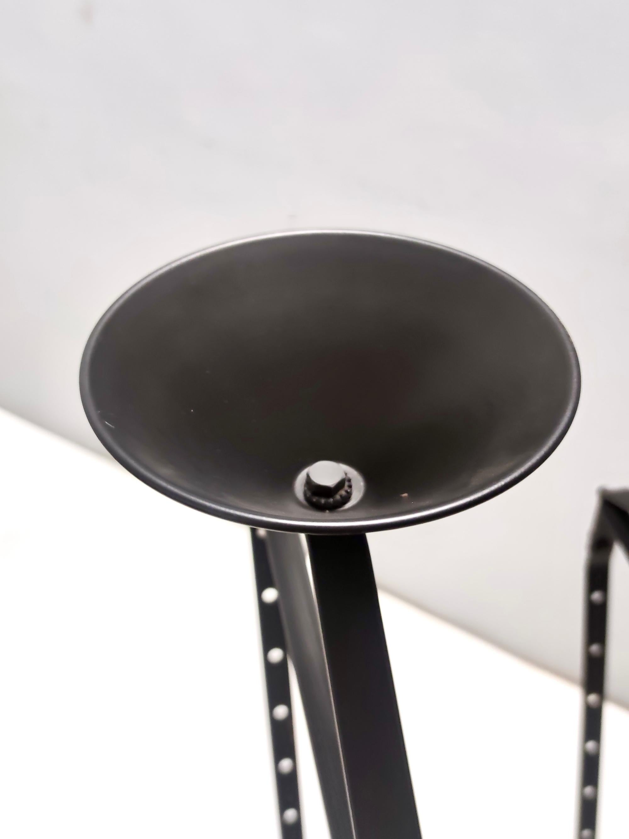 Postmoderner, schwarz lackierter Valet Stand aus Metall und Kunststoff, Italien im Angebot 4