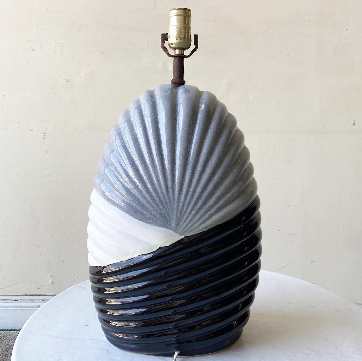 Céramique Lampe de bureau postmoderne en céramique noire, blanche et grise en vente