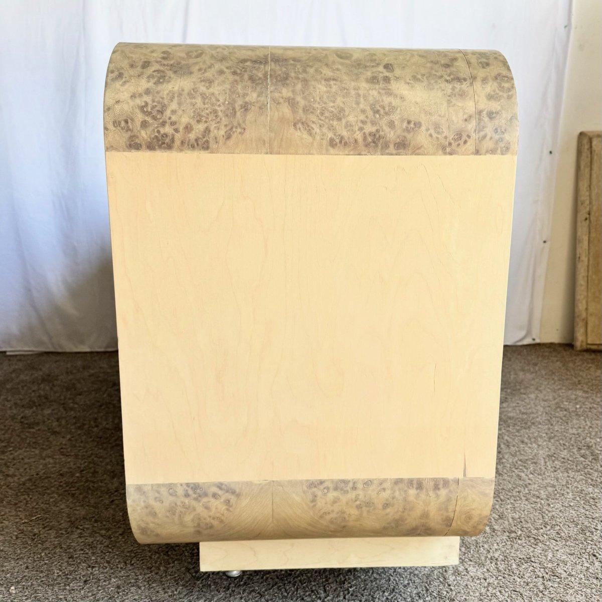 Credenza Postmoderna Rubio Cascada Con Acentos De Madera Burl Estadounidense en venta