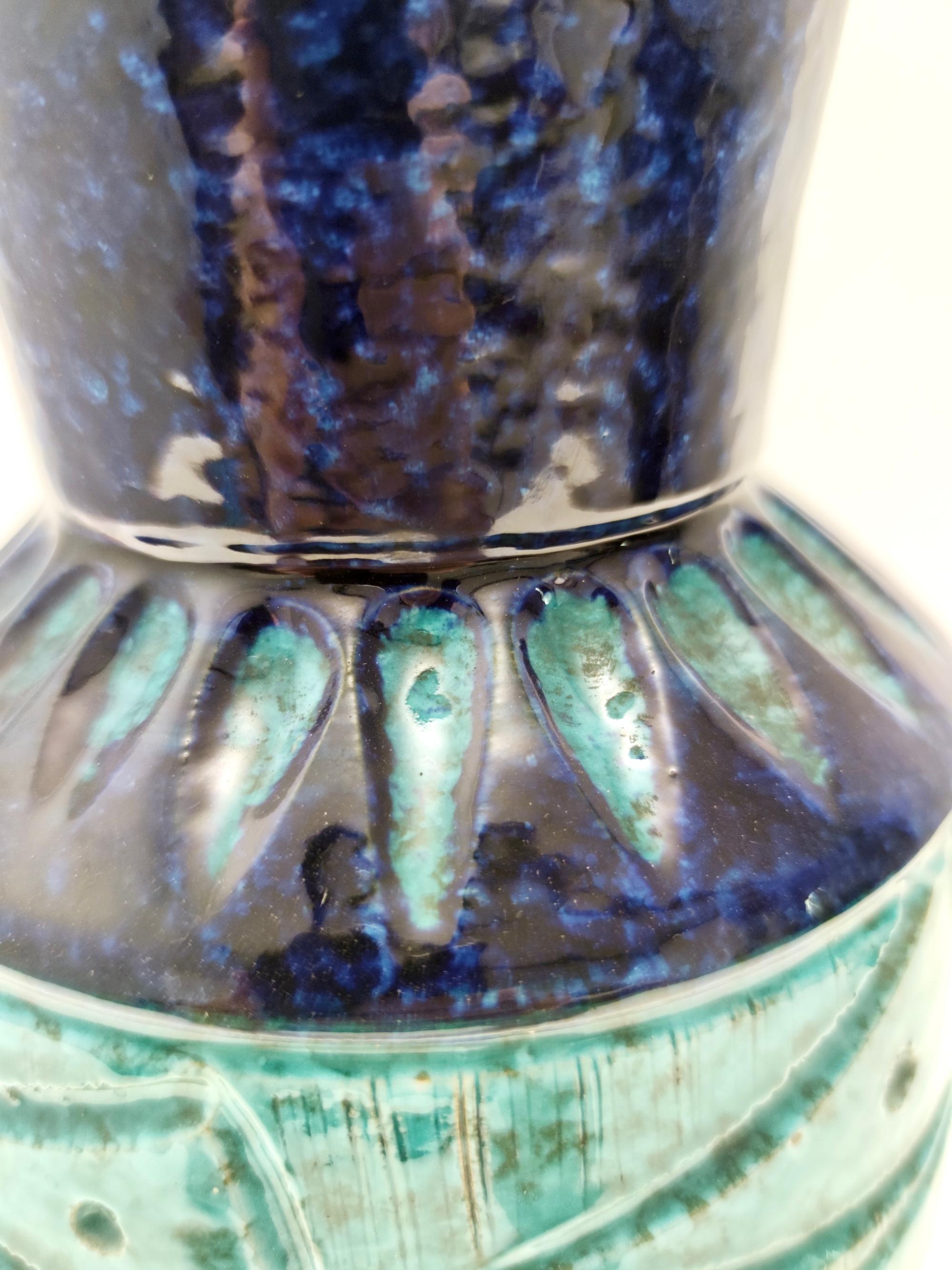 Vase postmoderne en céramique bleue et sarcelle dans le style de Bitossi en vente 3